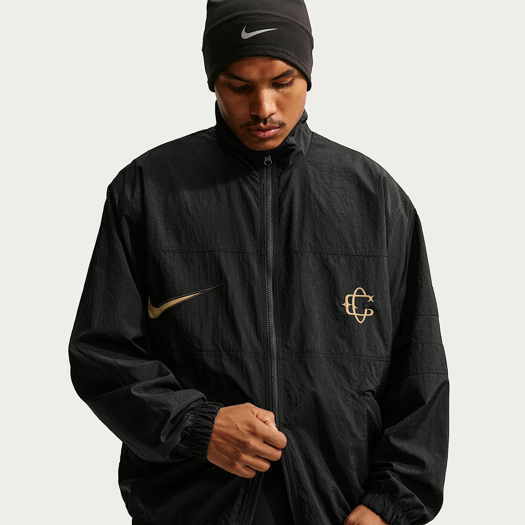 Chamarra deportiva de futbol alternativa Nike Repel para hombre de C.D. Guadalajara
