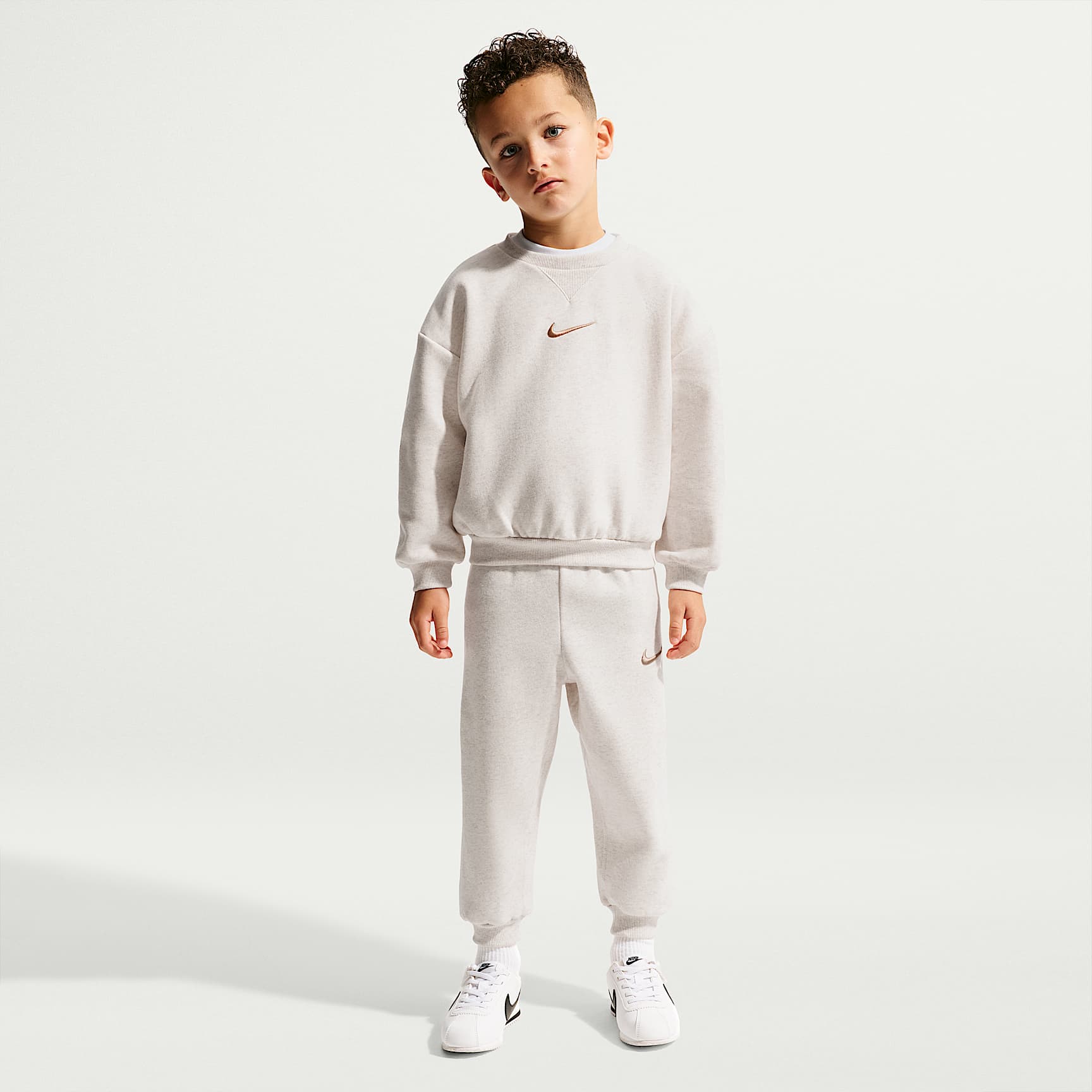 Todelt Nike Essential-crewtrøjesæt i fleece til mindre børn