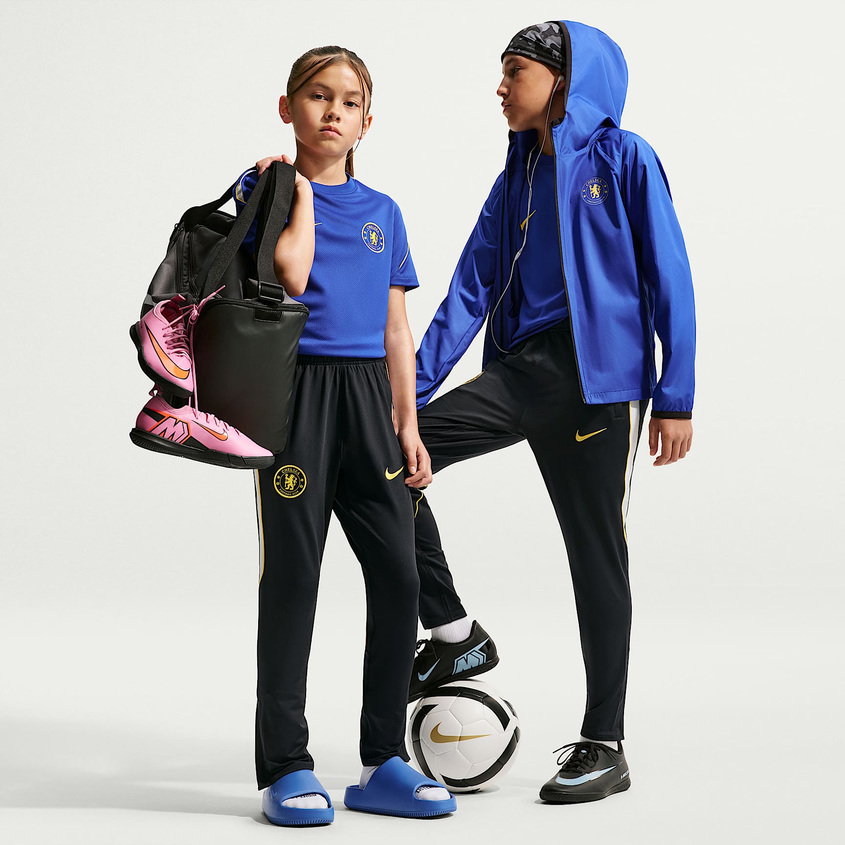 Chelsea F.C. Strike Older Kids' Nike Dri-FIT Football Knit Pants
