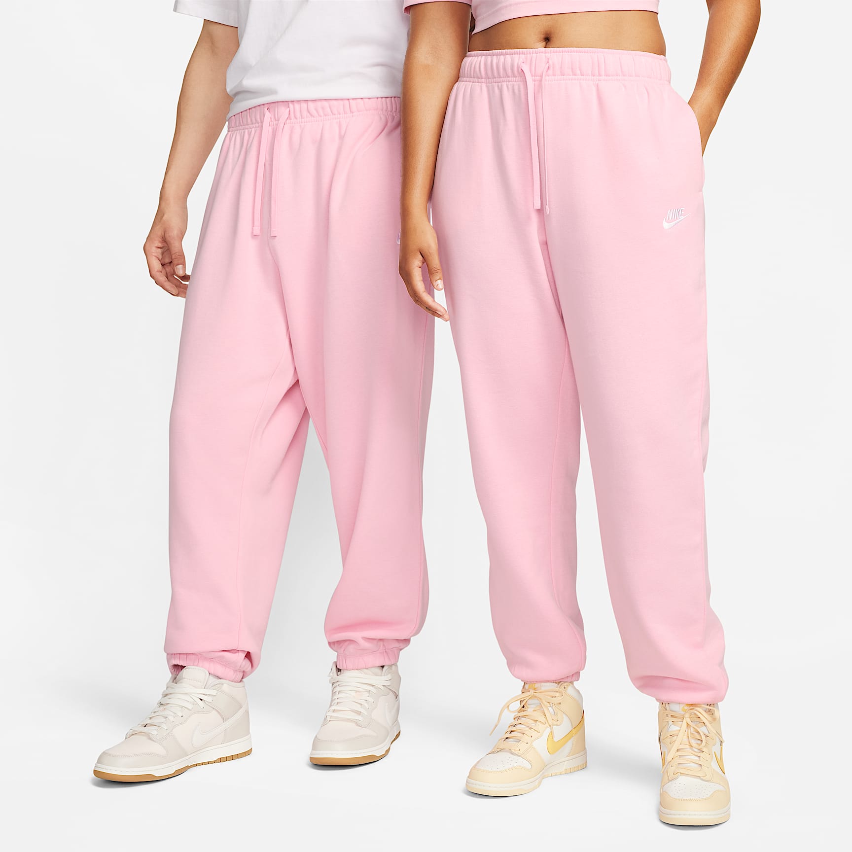 Nike Sportswear Club Fleece Women's Mid-Rise Oversized Sweatpants