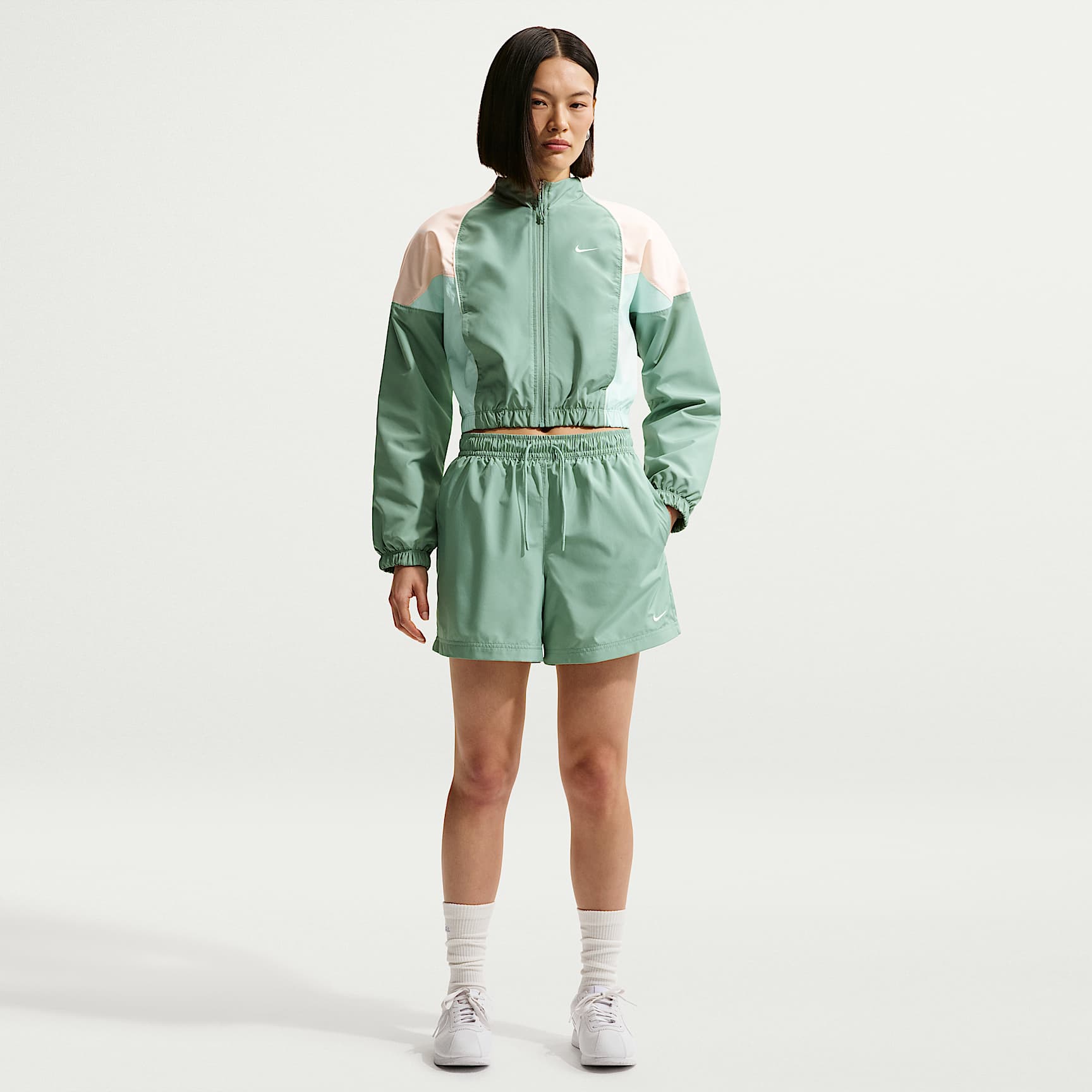 나이키 스포츠웨어 클래식 우븐 여성 미드라이즈 쇼츠