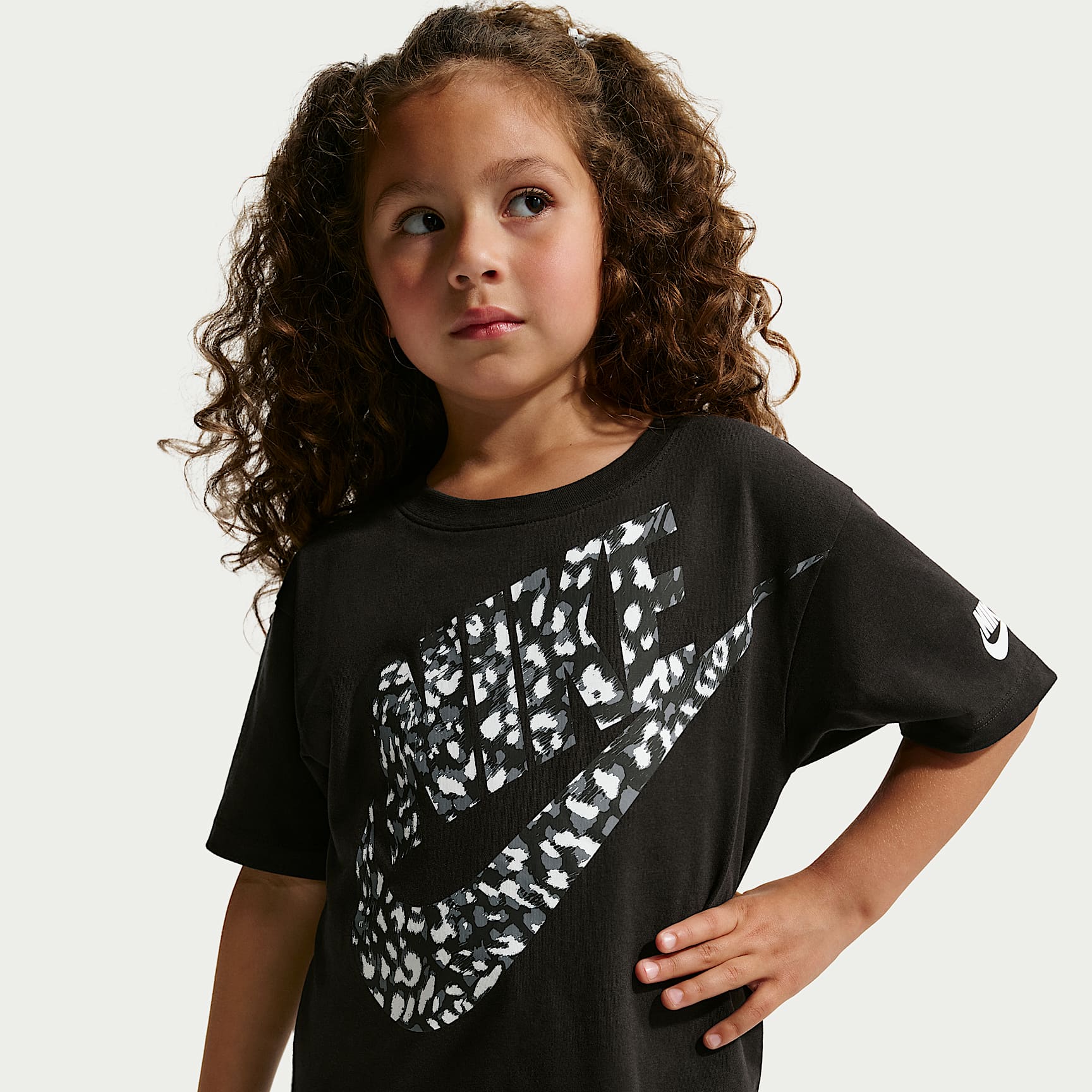 Nike-T-shirt med dyreprint til mindre børn