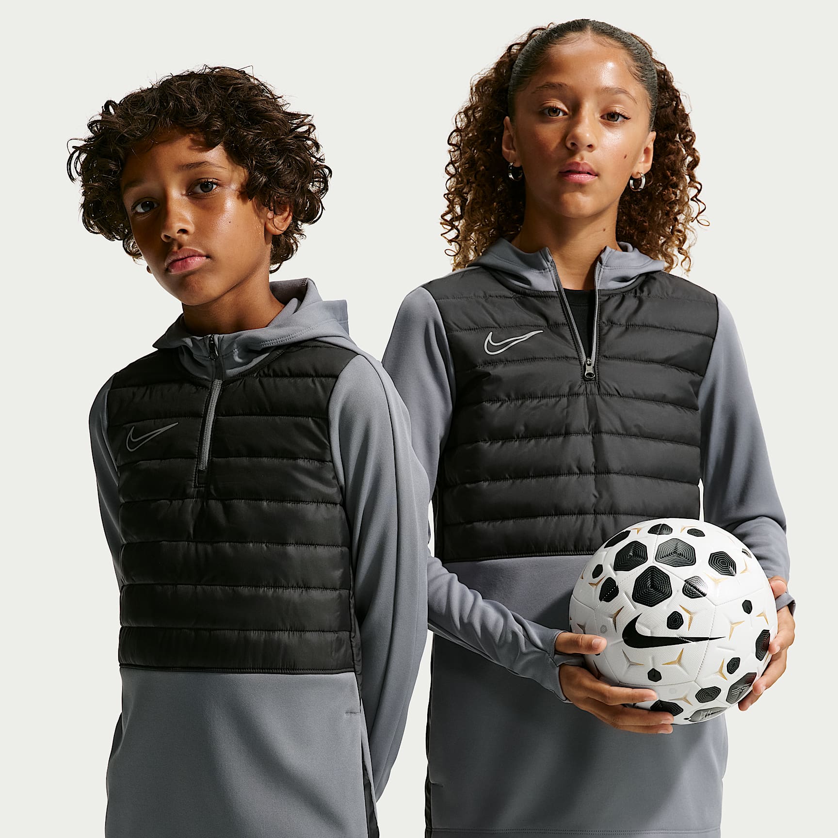 Nike Academy Winter Warrior Older Kids' Therma-FIT Football Drill Top