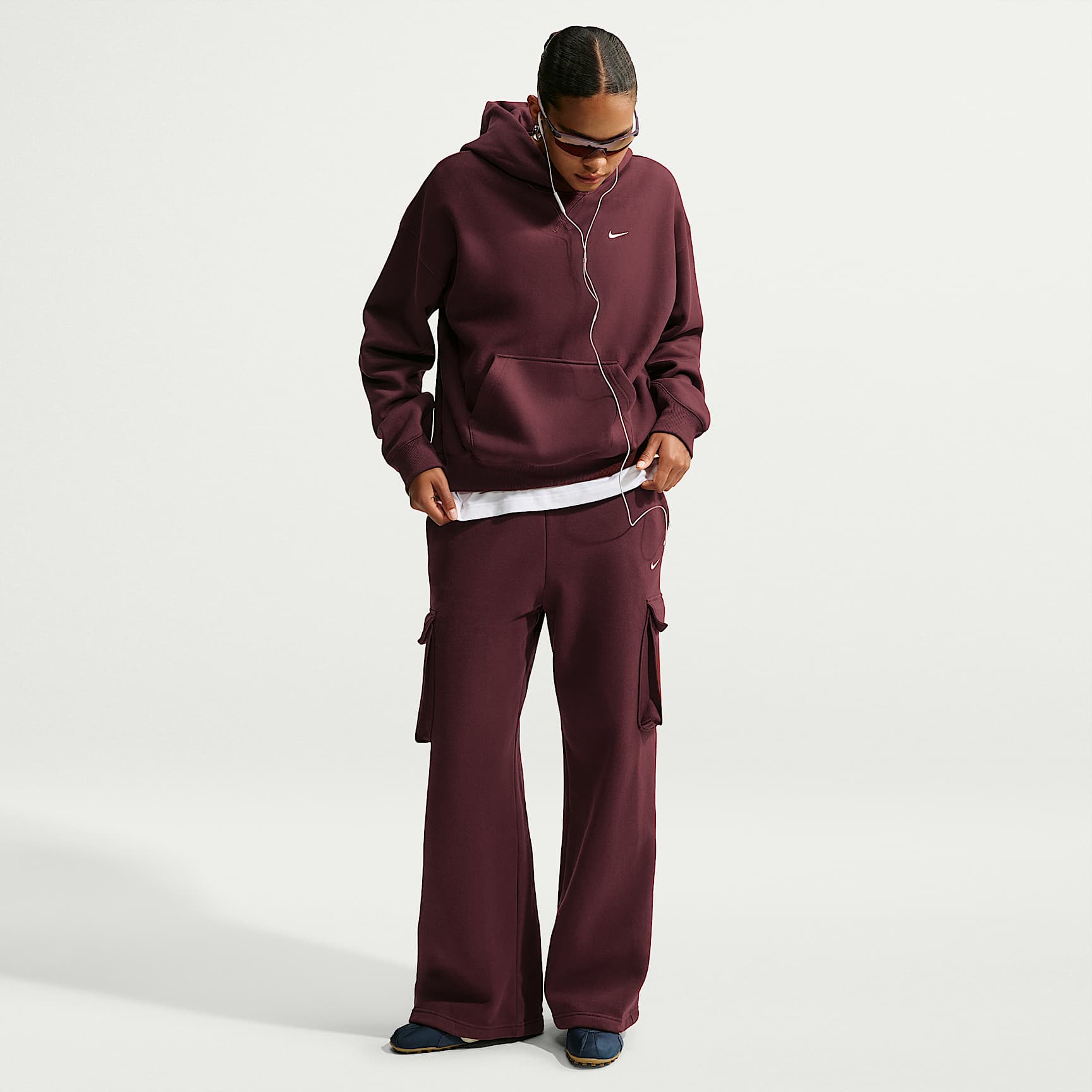 Pants cargo de tiro alto oversized para mujer Nike Studio Fleece Medium Weight