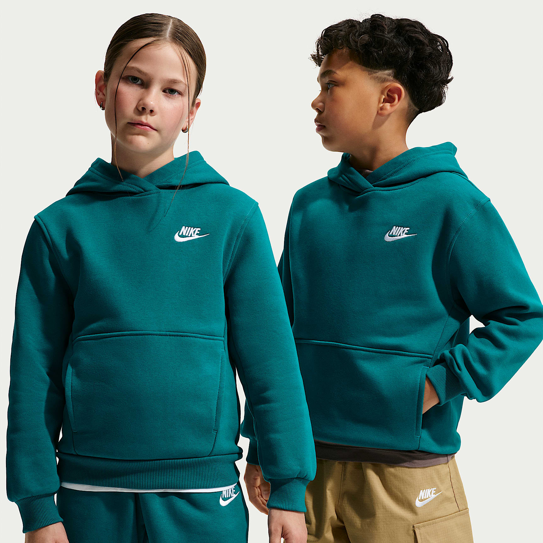 Nike Sportswear Club Fleece-pullover-hættetrøje til større børn