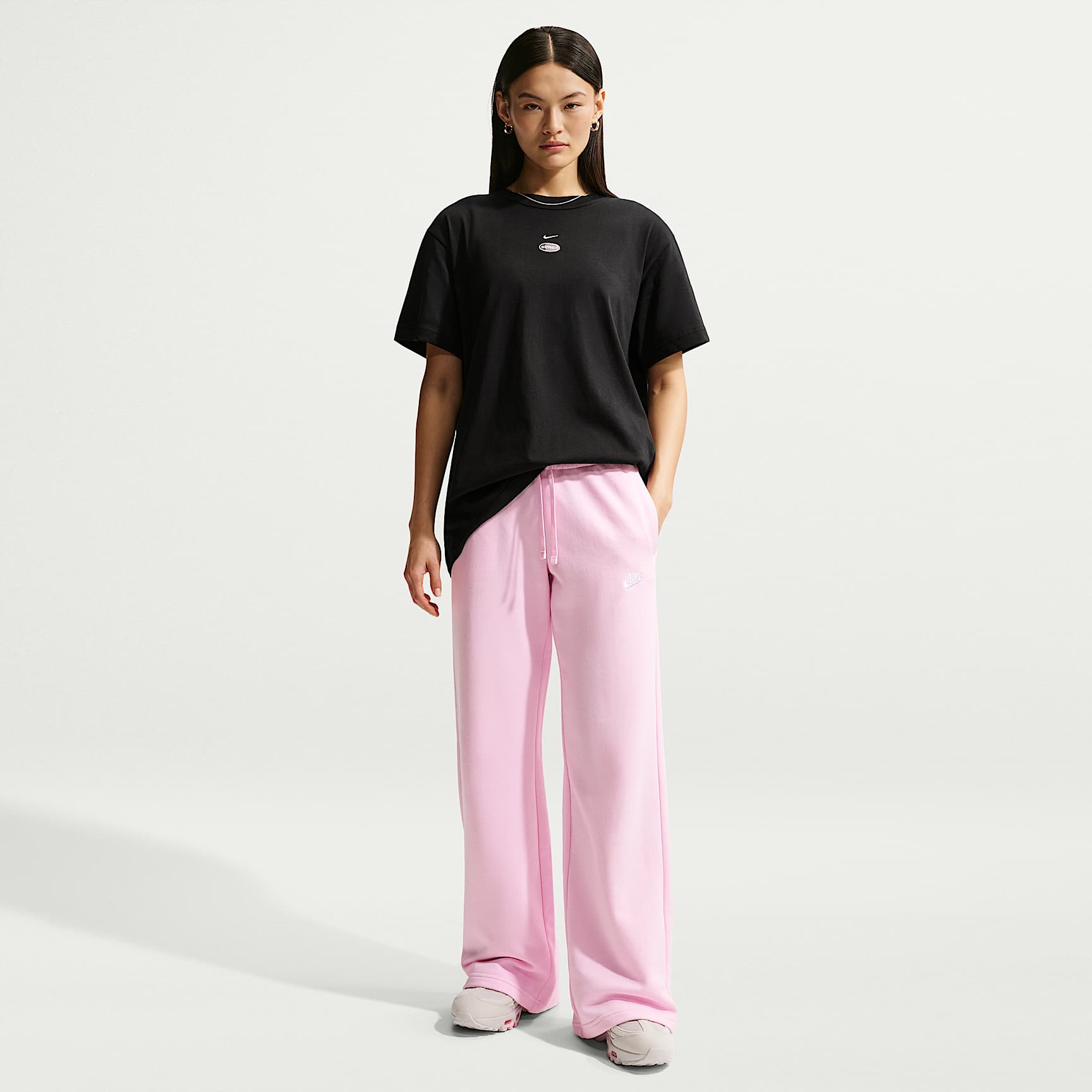 Nike Sportswear Club Fleece Women's Mid-Rise Wide-Leg Sweatpants