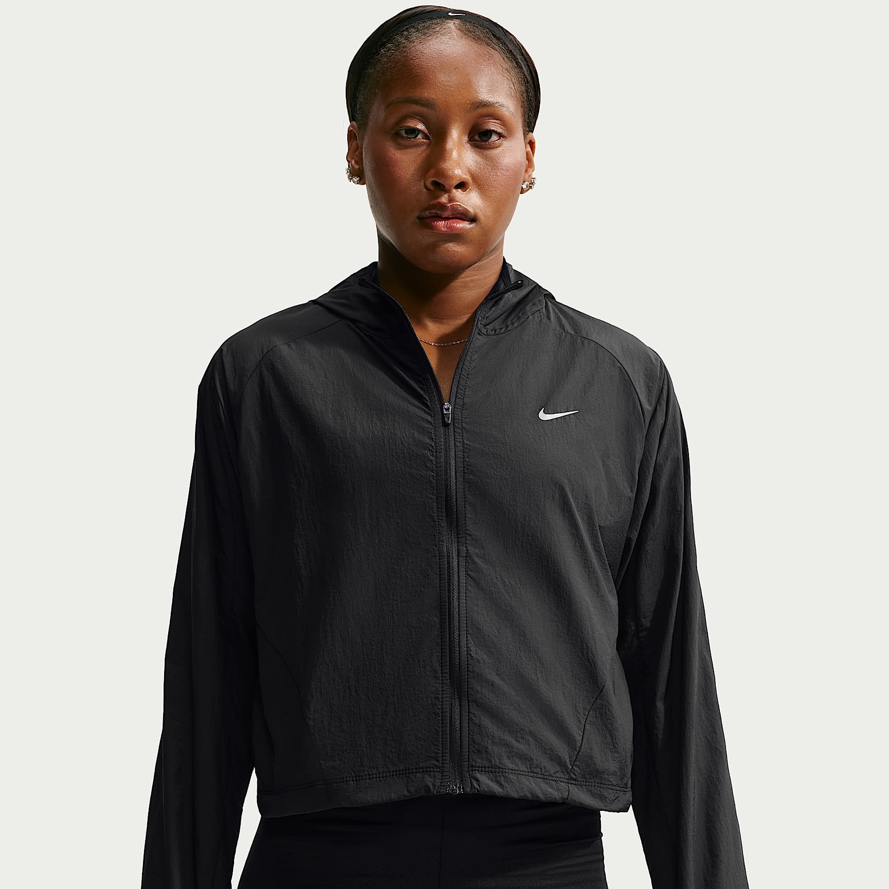 Chamarra de correr Repel de corte cuadrado con protección contra los rayos UV para mujer Nike Tempo