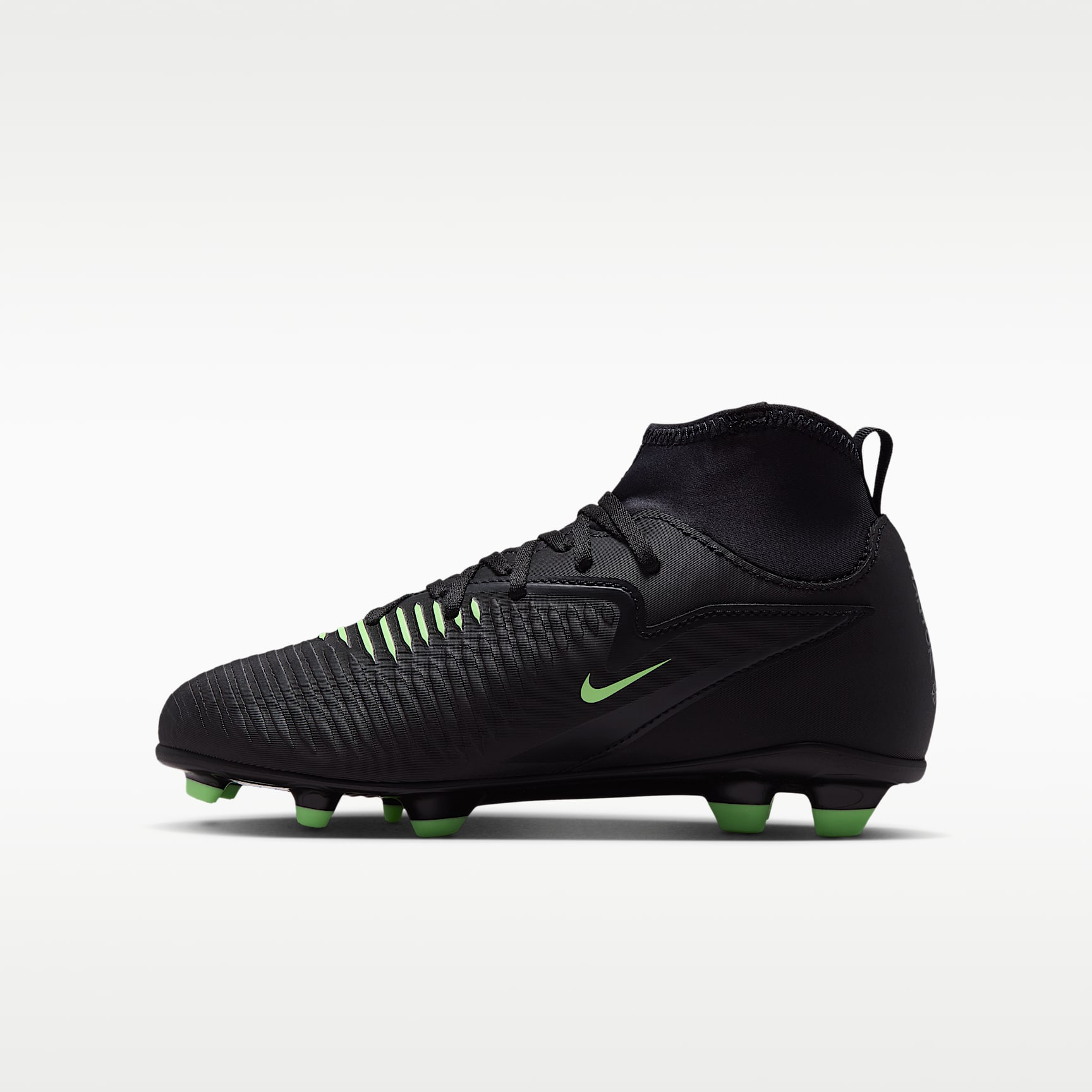 Tacos de fútbol para terrenos múltiples para niños grandes Nike Jr. Phantom 6 High Club