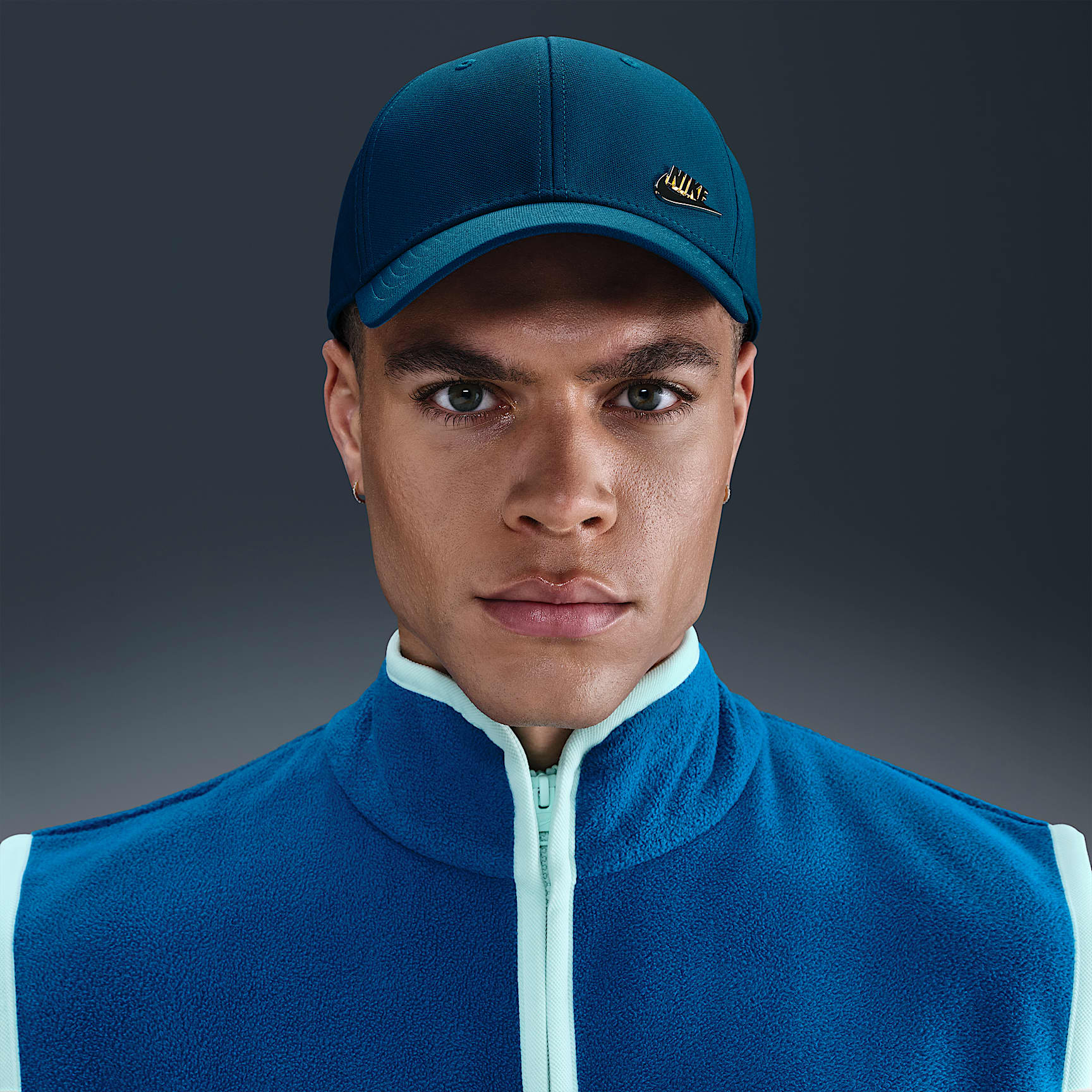 Gorra con logotipo de metal y estructura Nike Dri-FIT Club