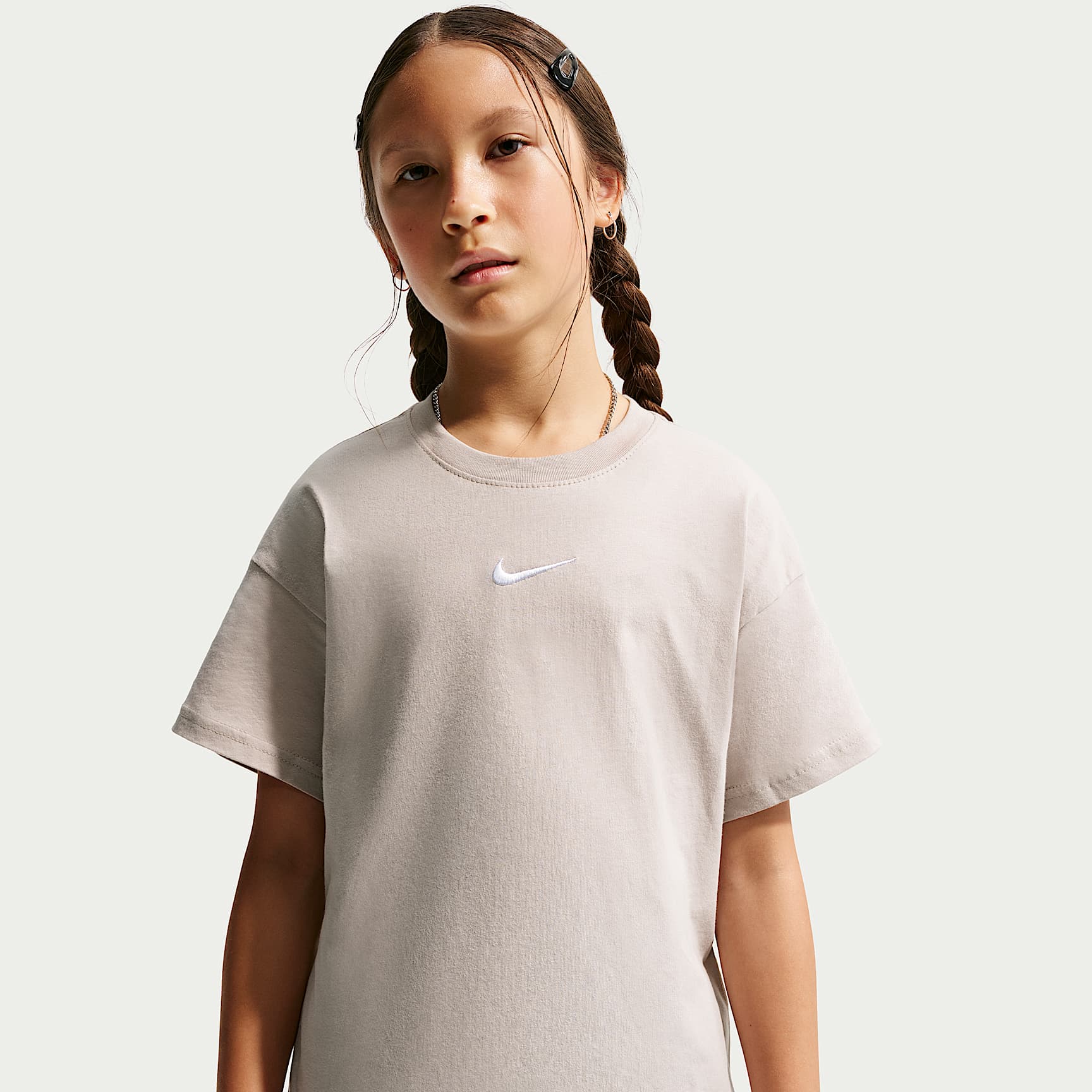 Nike Sportswear Essential Big Kids' (Girls') T-Shirt