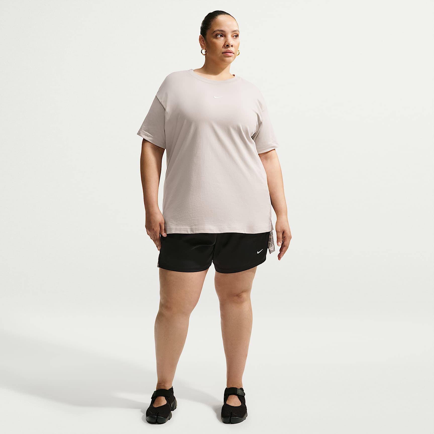 Nike Sportswear Chill Lace Women's Loose Mid-Rise Shorts (Plus Size)