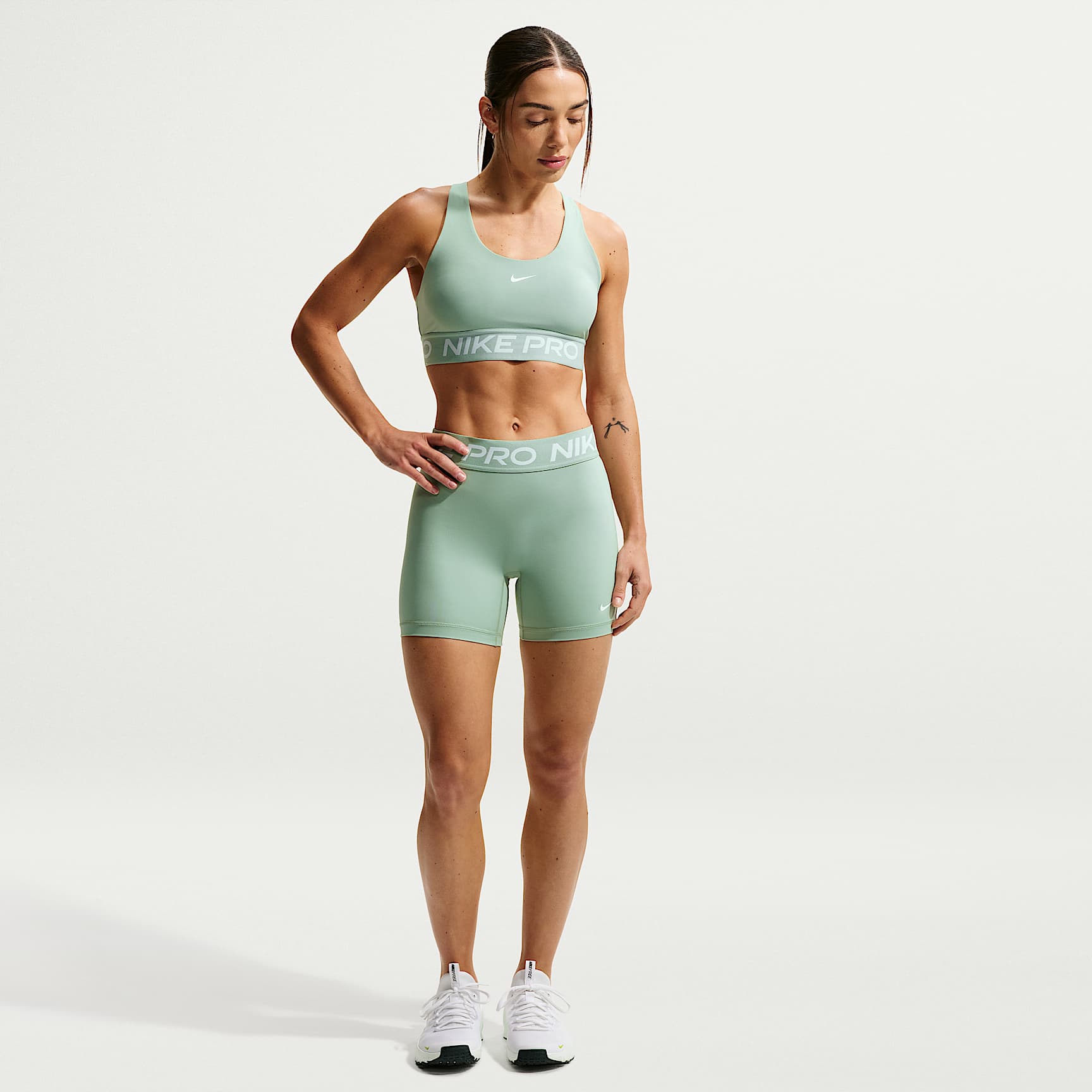 Nike Pro 365 Women's 5" Mid-Rise Shorts