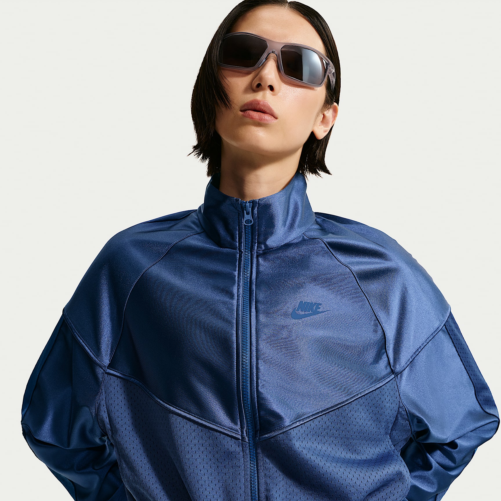 เสื้อแจ็คเก็ต Windrunner ขนาดโอเวอร์ไซส์ผู้หญิง Nike Sportswear