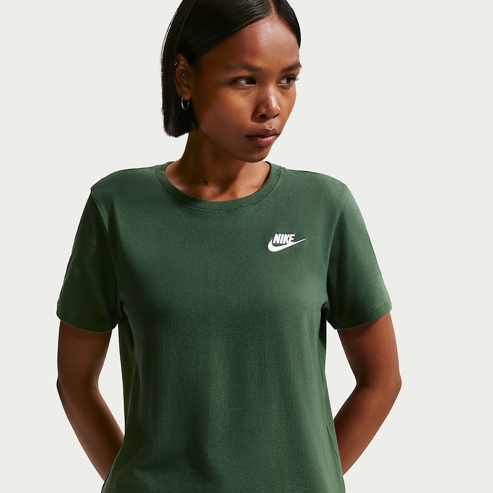 Nike Sportswear Club Essentials Damen-T-Shirt