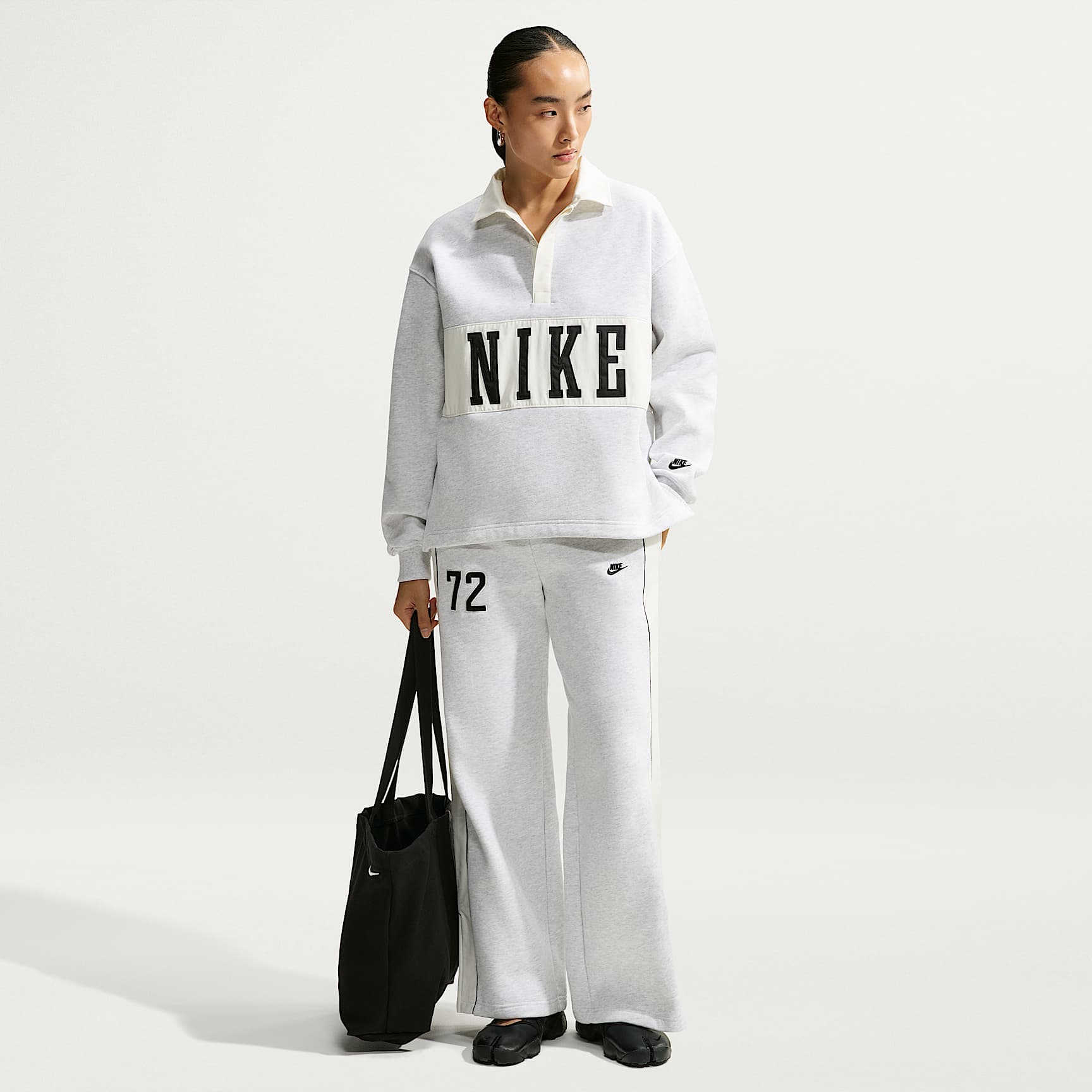 กางเกงขายาวทรงขากว้างเอวปานกลางผู้หญิง Nike Studio Fleece น้ำหนักปานกลาง