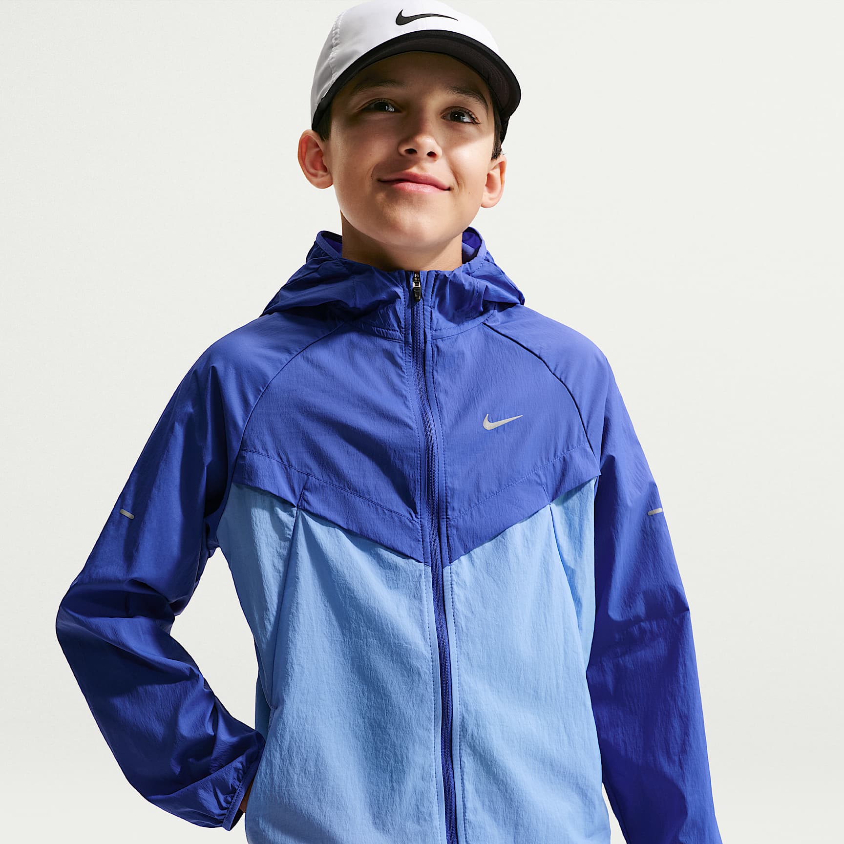Chamarra de entrenamiento Nike Stride para niños Repel UV