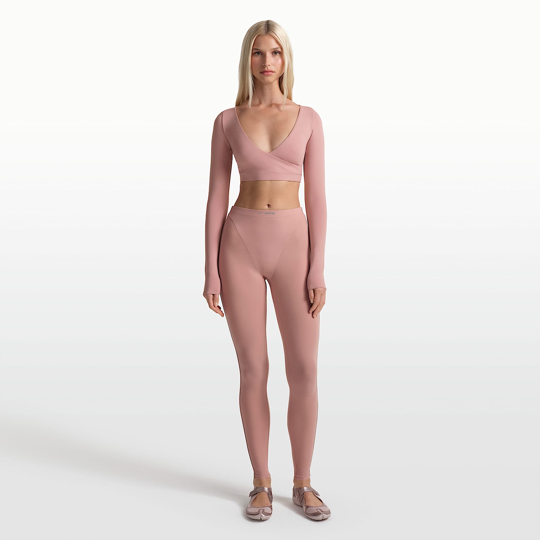 NikeSKIMS Weightless Layers Women's High-Waisted V-Panel Leggings