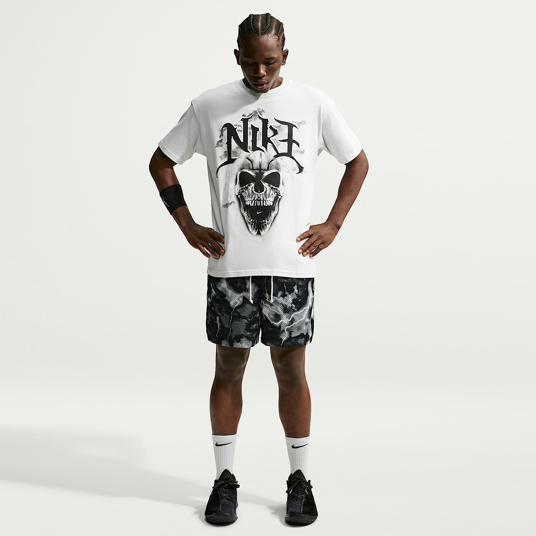 Nike Standard Issue Men's Dri-FIT 5" Mesh Basketball Shorts