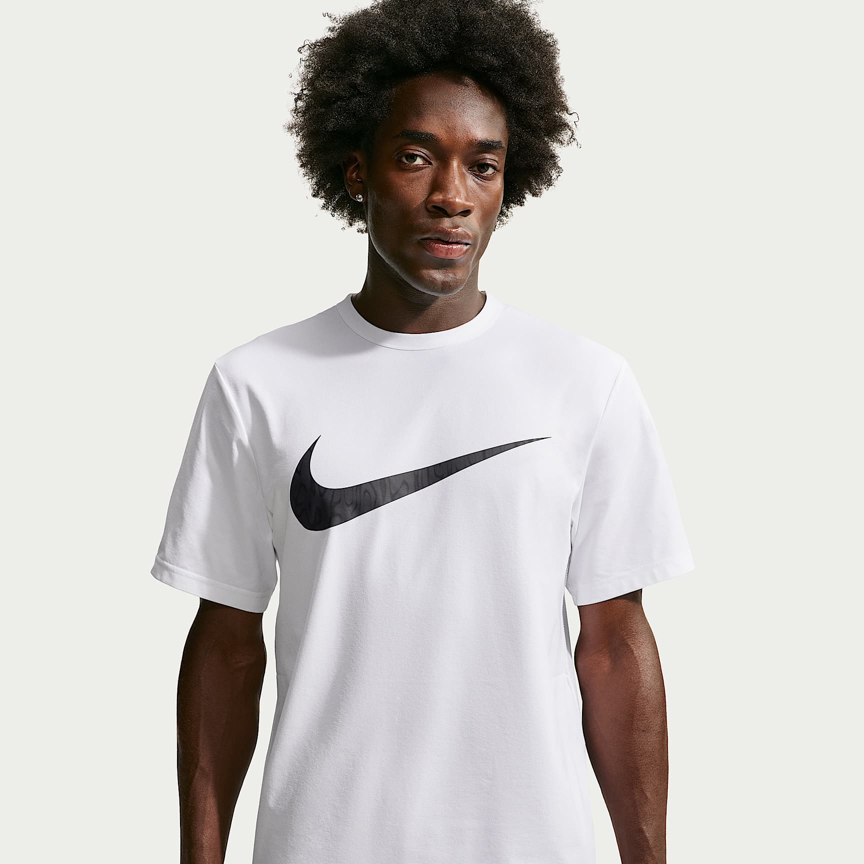 Playera de entrenamiento Dri-FIT con protección contra los rayos UV para hombre Nike Hyverse