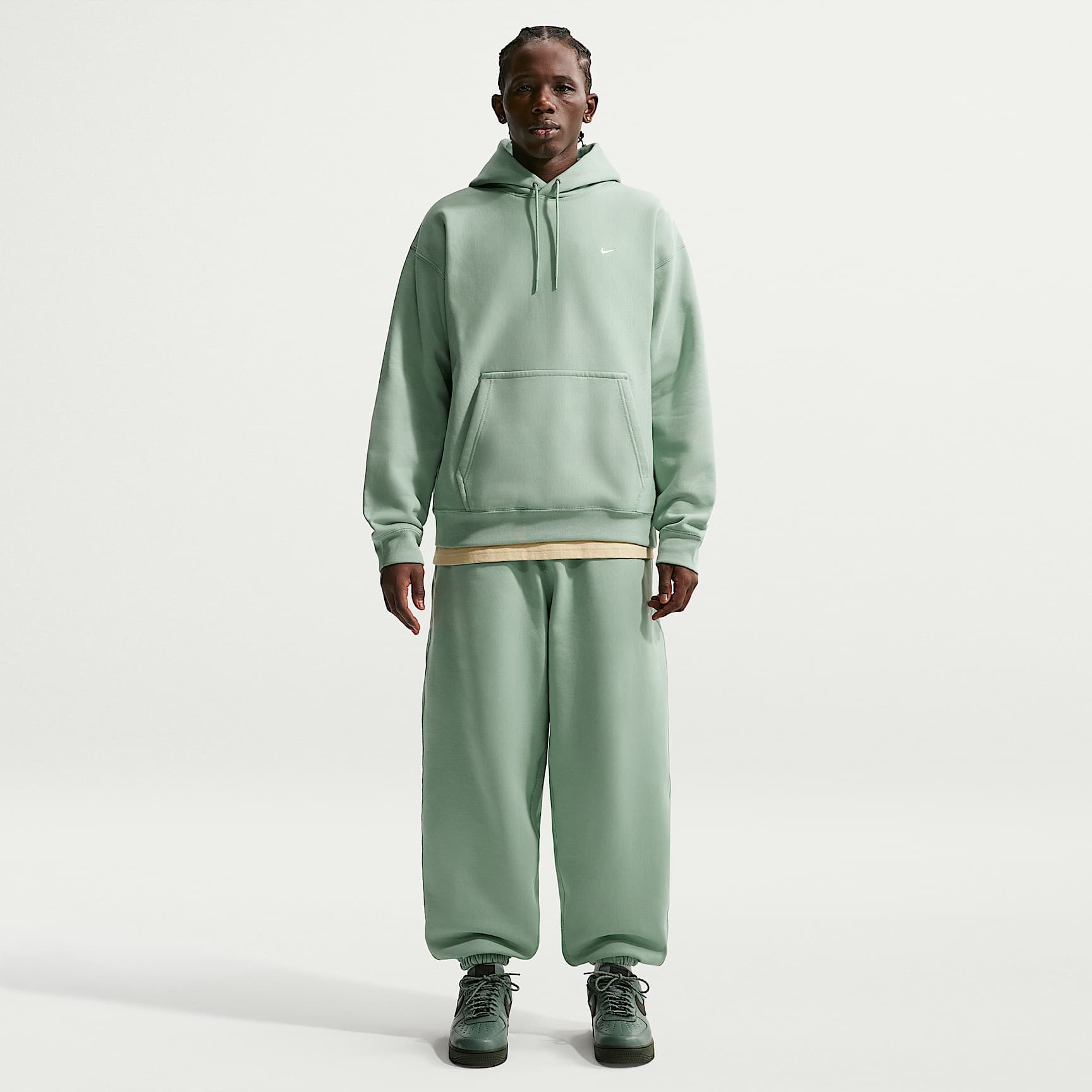 Nike Solo Swoosh Men's Cuffed Fleece Trousers