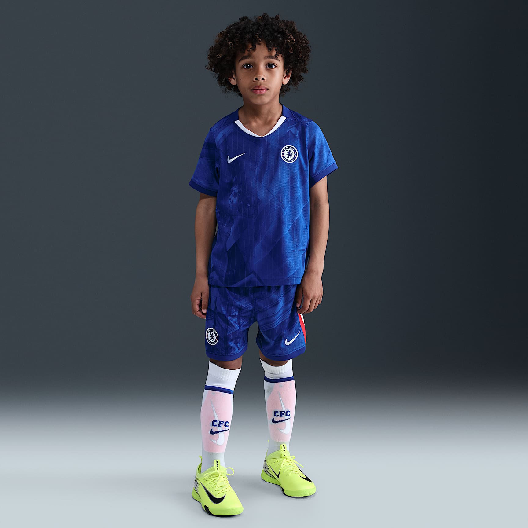 Chelsea F.C. 2025/26 Stadium Home Younger Kids' Nike Football Replica 3-Piece Kit