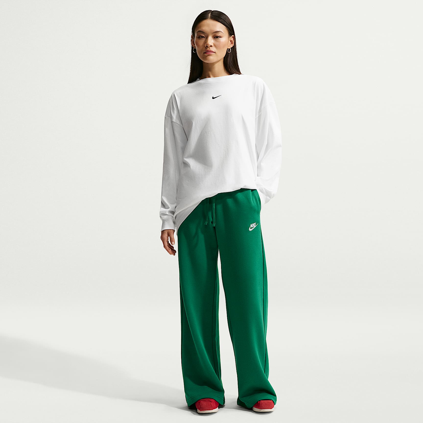 Nike Sportswear Club Fleece Women's Mid-Rise Wide-Leg Sweatpants