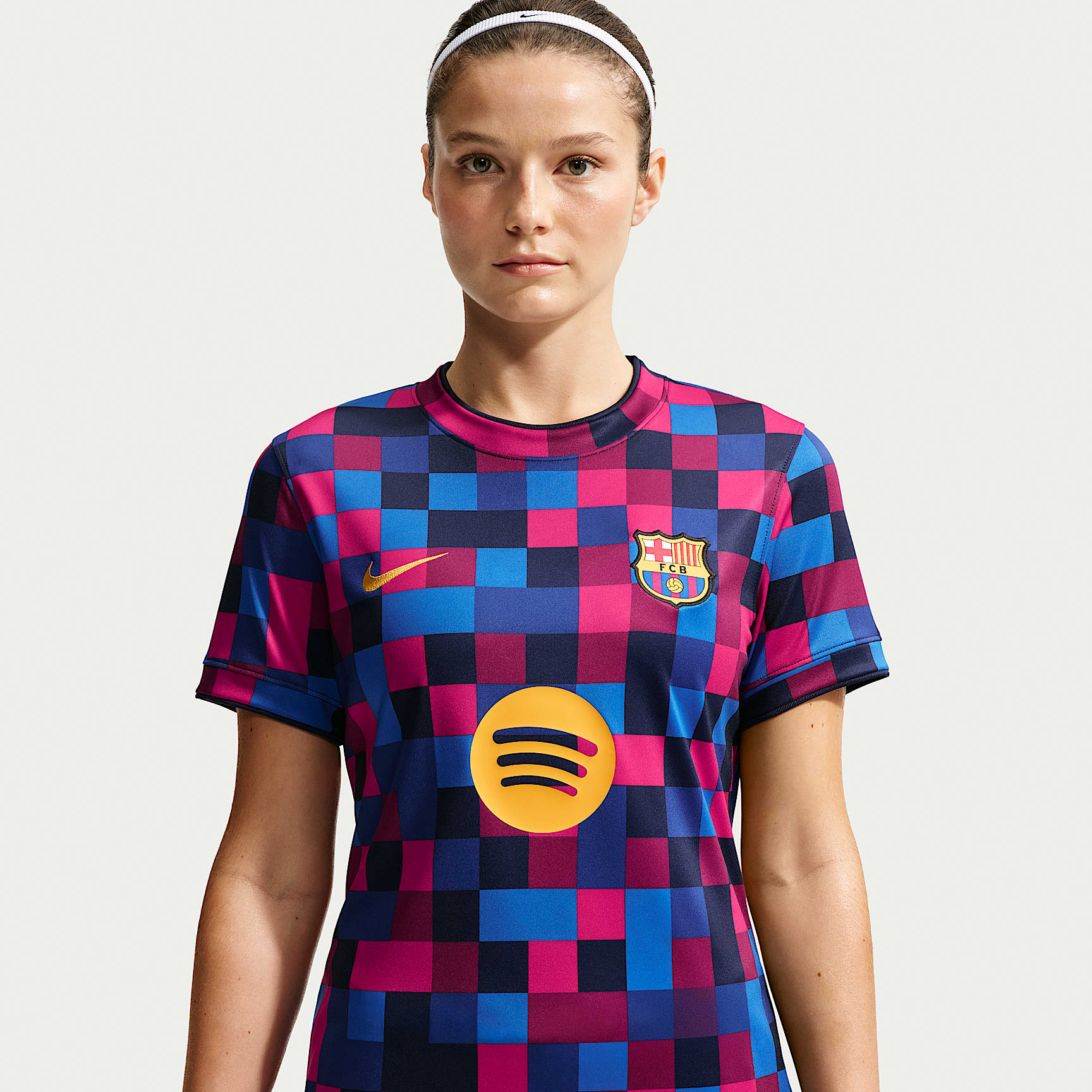 Playera de futbol Nike Dri-FIT para antes del partido para mujer, FC Barcelona