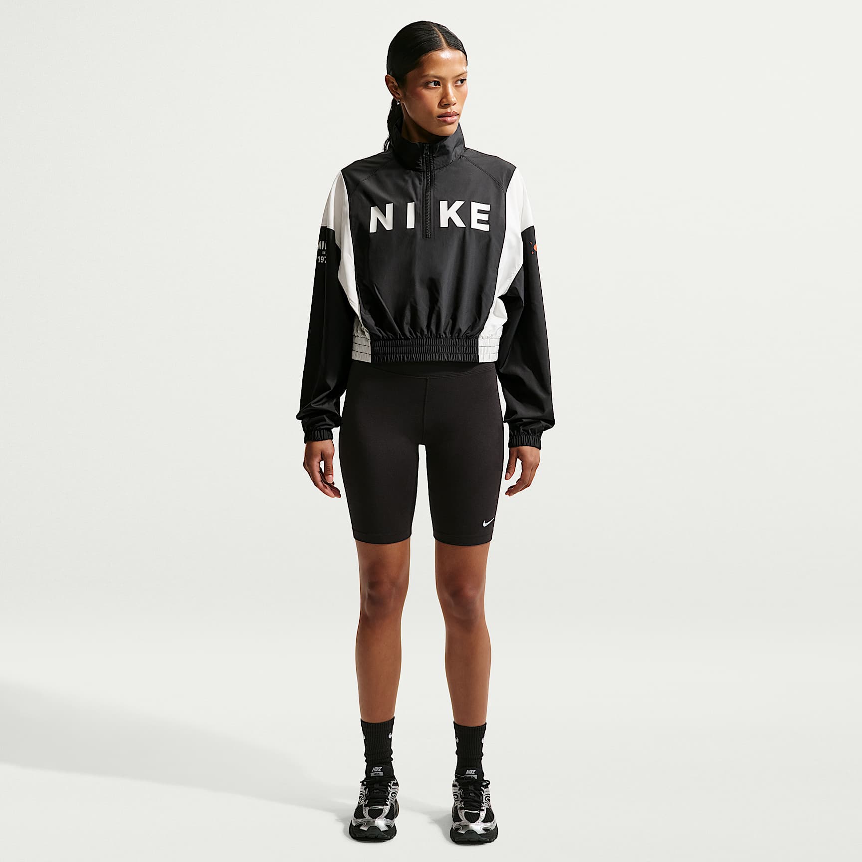 Nike Sportswear Women's Woven Lightweight 1/4-Zip Jacket