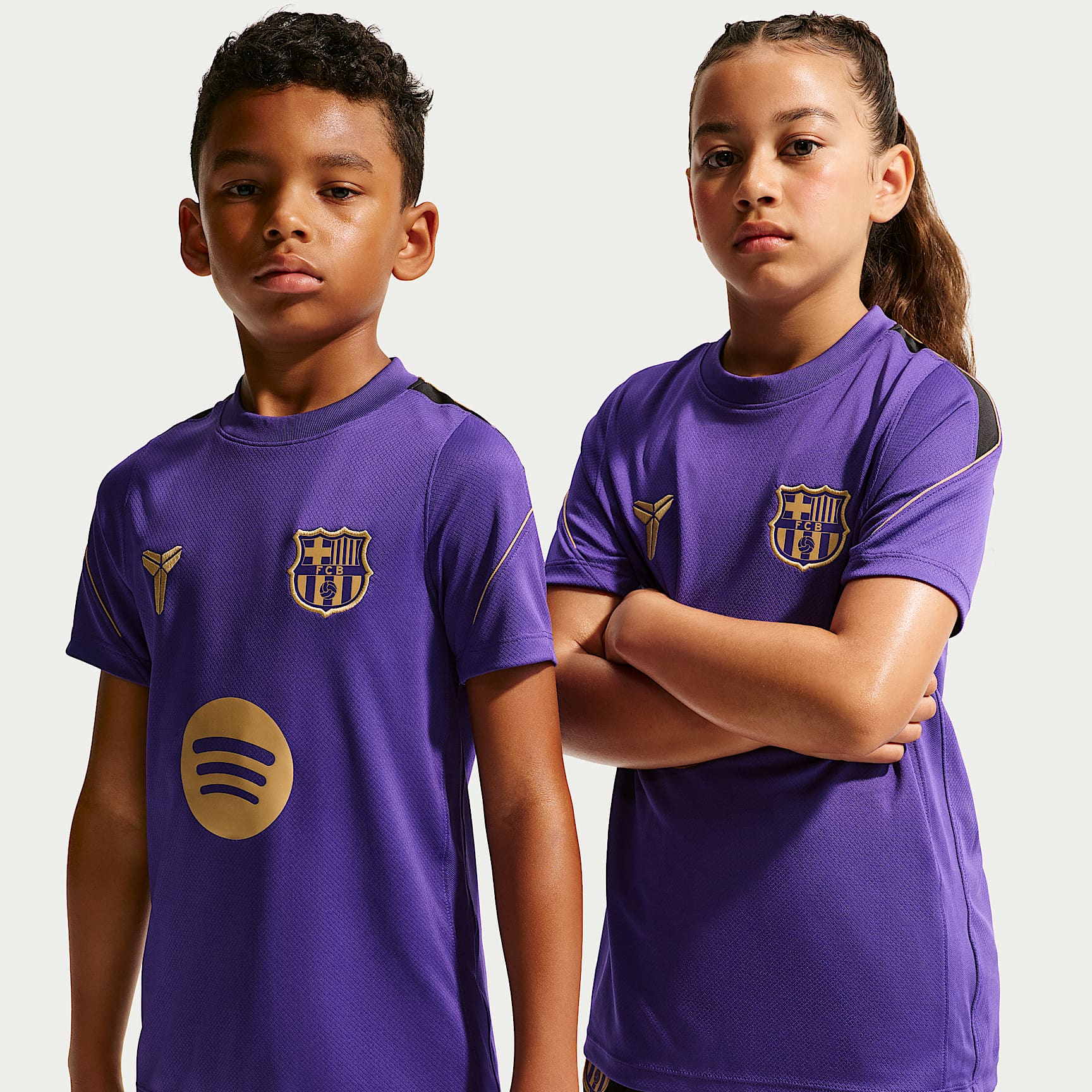 Maglia da calcio a manica corta Kobe Dri-FIT FC Barcelona Strike per ragazzo/a – Away