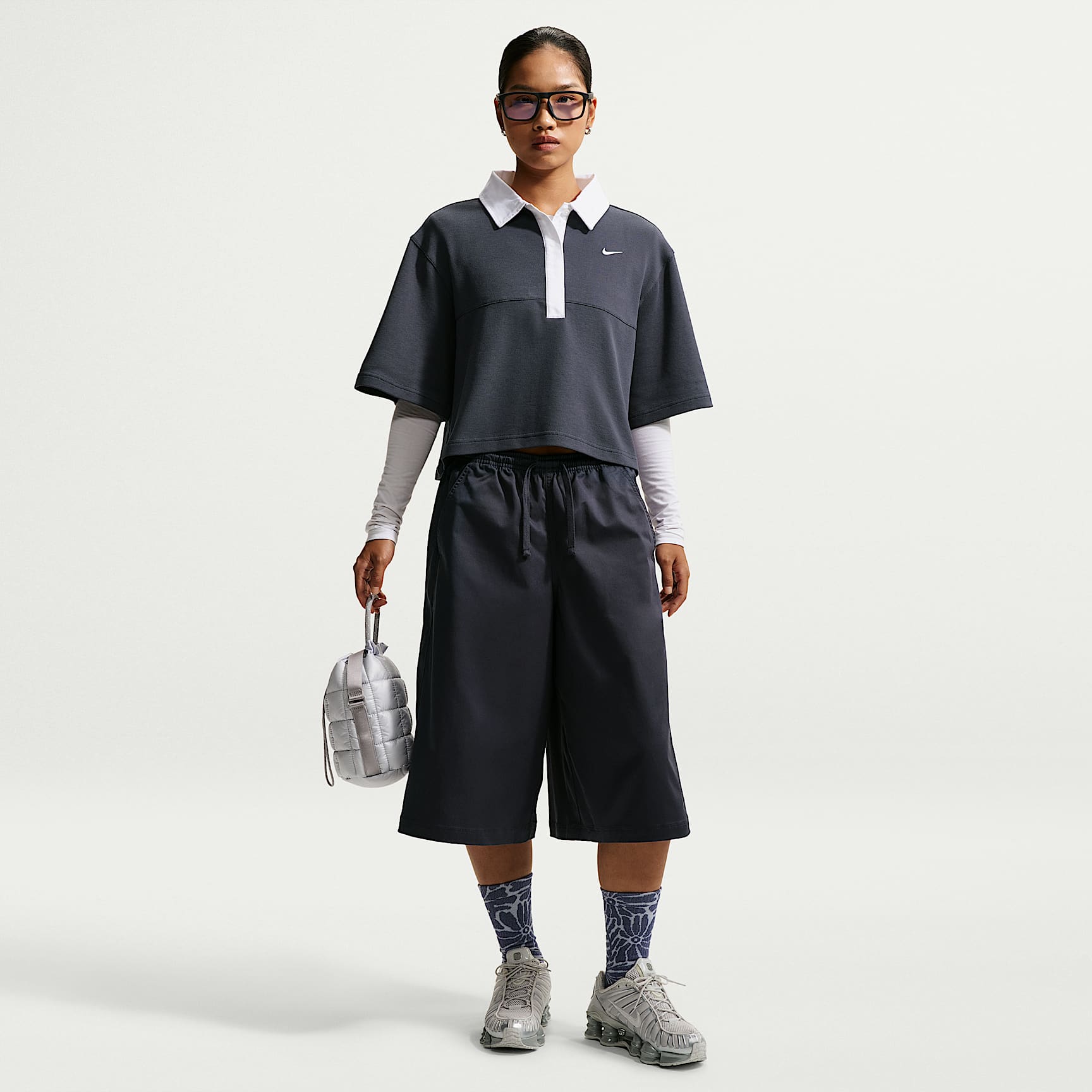 Nike Sportswear 女款寬版中腰傘兵短褲