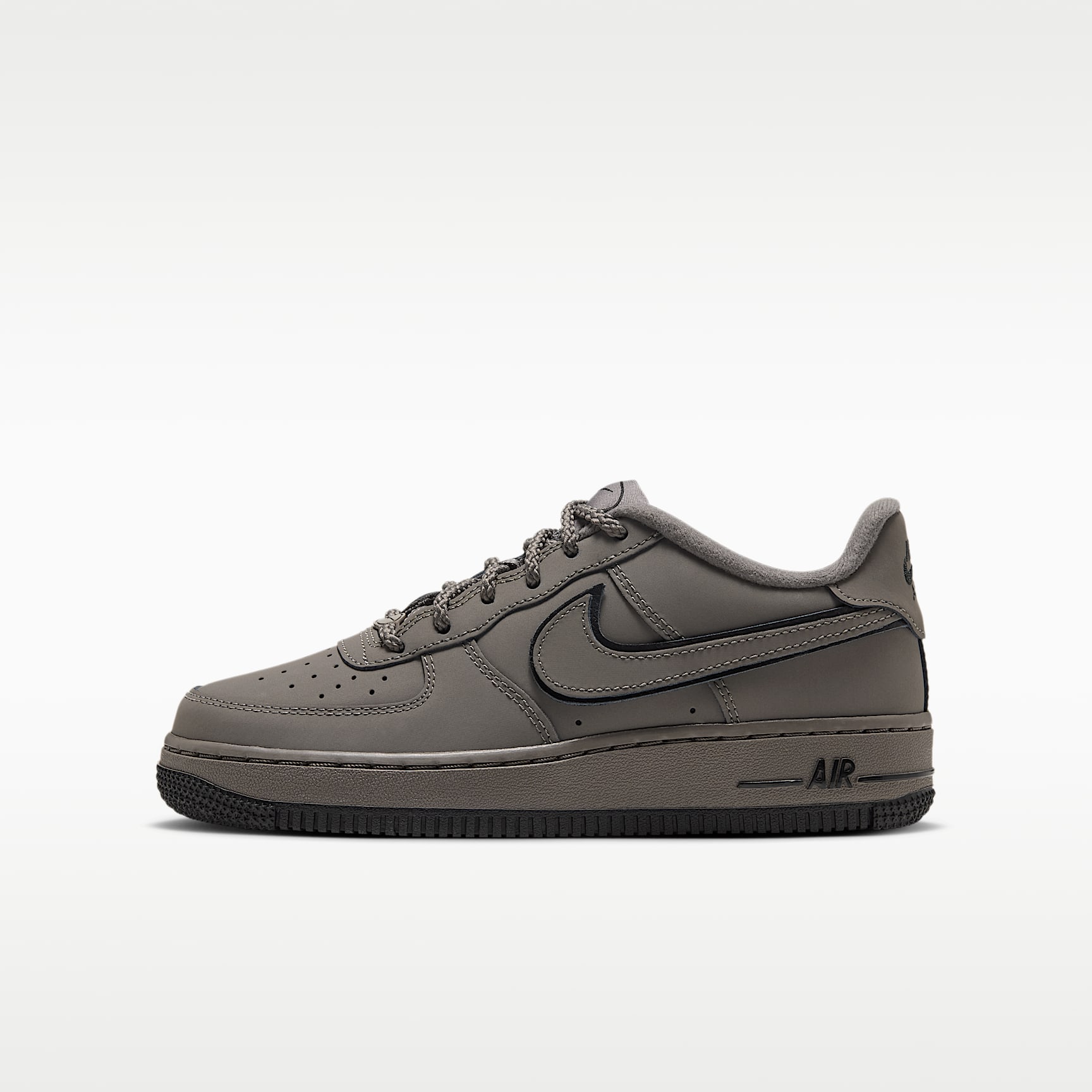Jordan Force 5 Nike Air Force LV8 Older Kids' Shoes. Nike IL