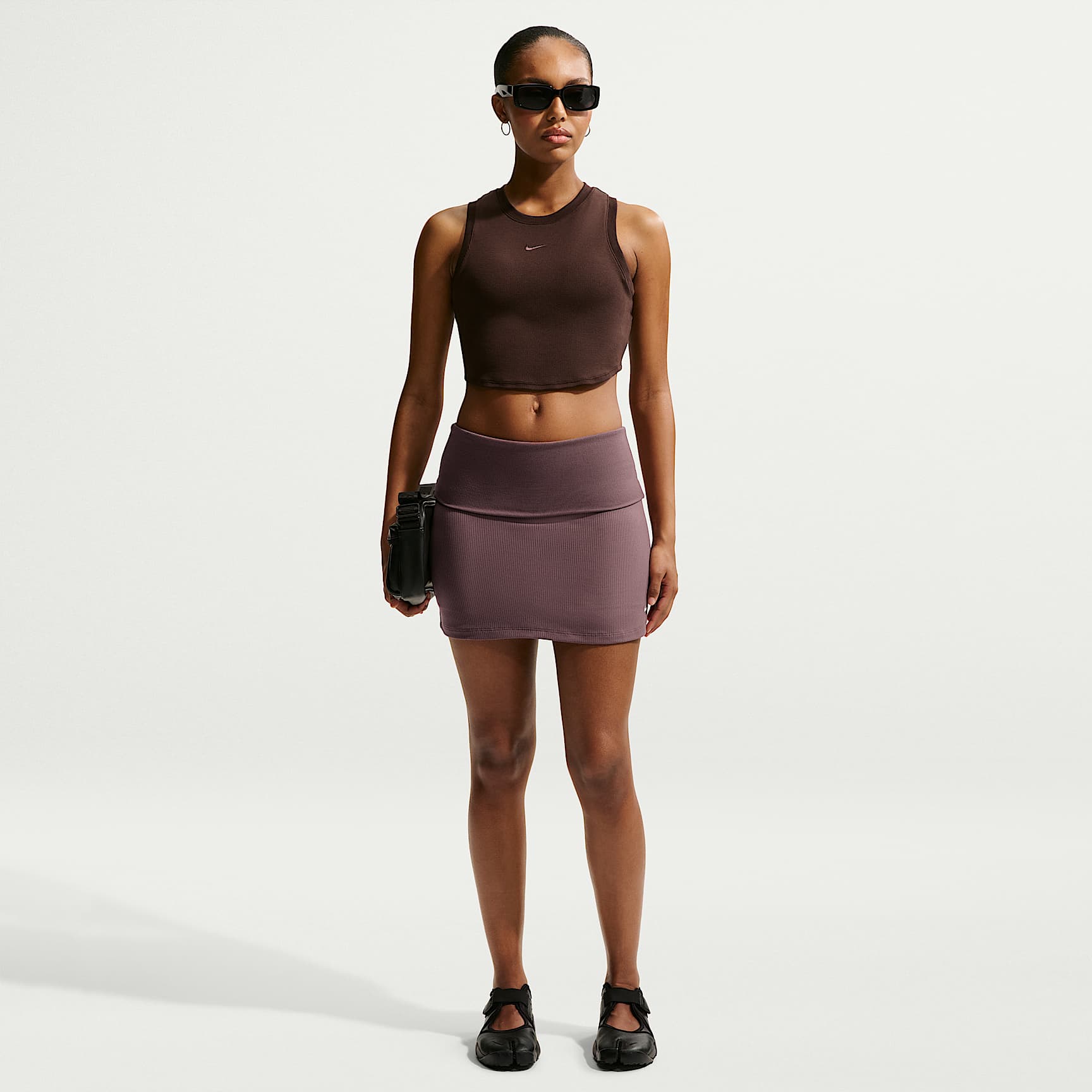 Skort de tela de canalé ajustado de tiro medio para mujer Nike Sportswear Chill Knit