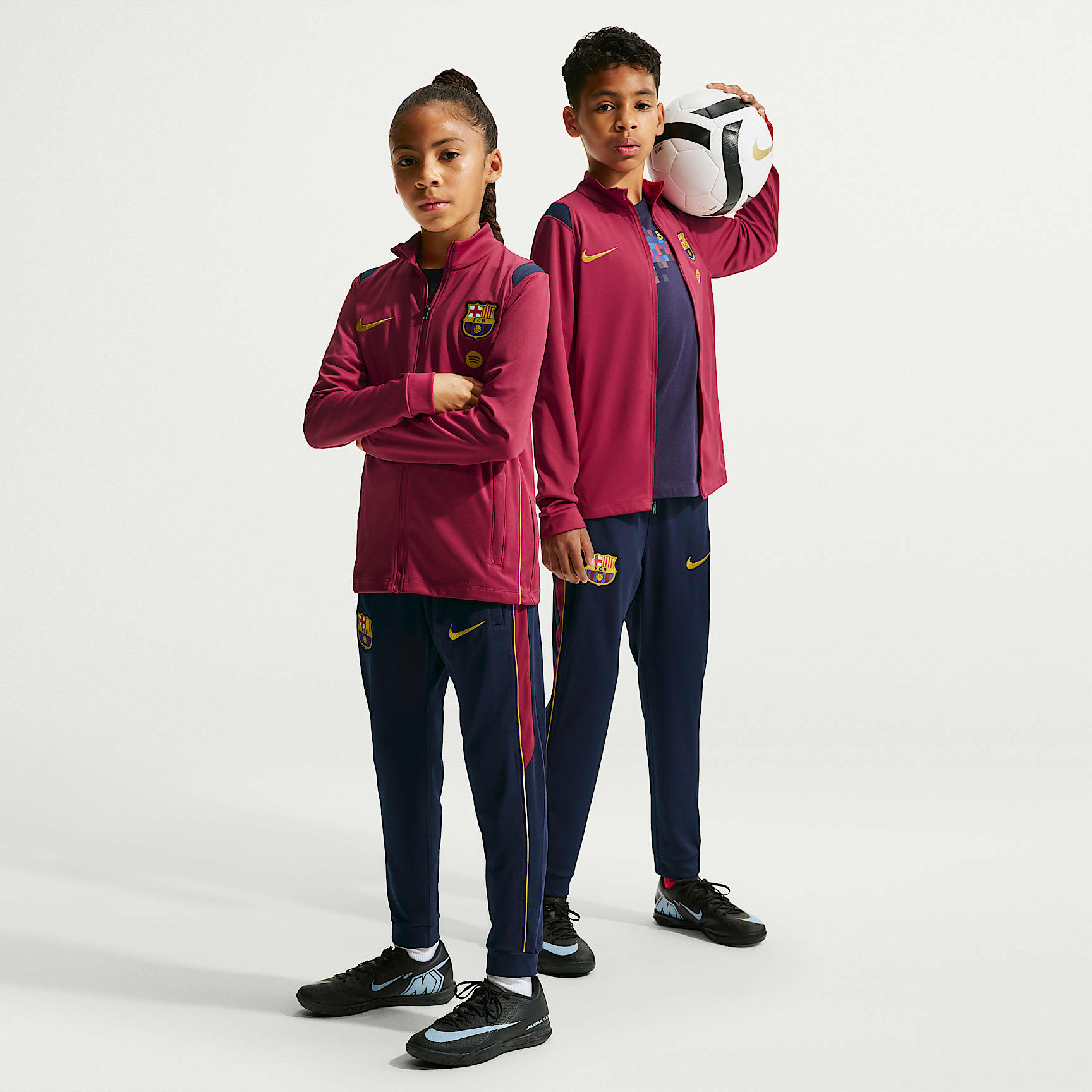 F.C. Barcelona Academy Pro Older Kids' Nike Dri-FIT Football Knit Tracksuit
