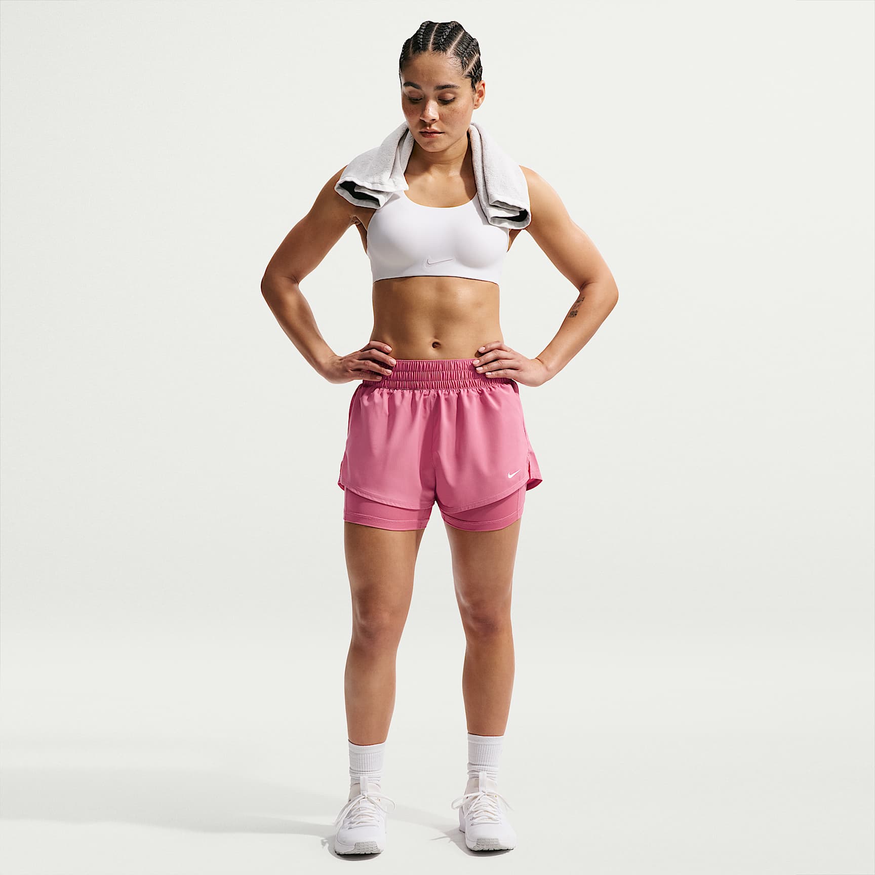 Shorts Dri-FIT 2 en 1 de tiro medio de 8 cm para mujer Nike One