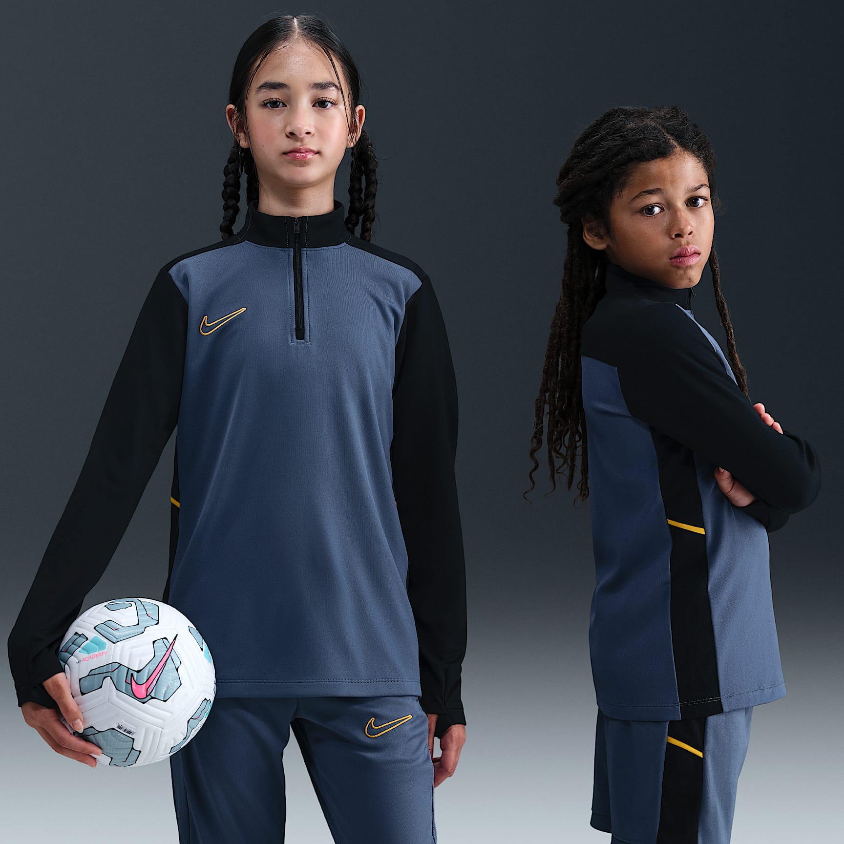 Nike Academy Older Kids' Dri-FIT Long-Sleeve 1/4-Zip Football Drill Top