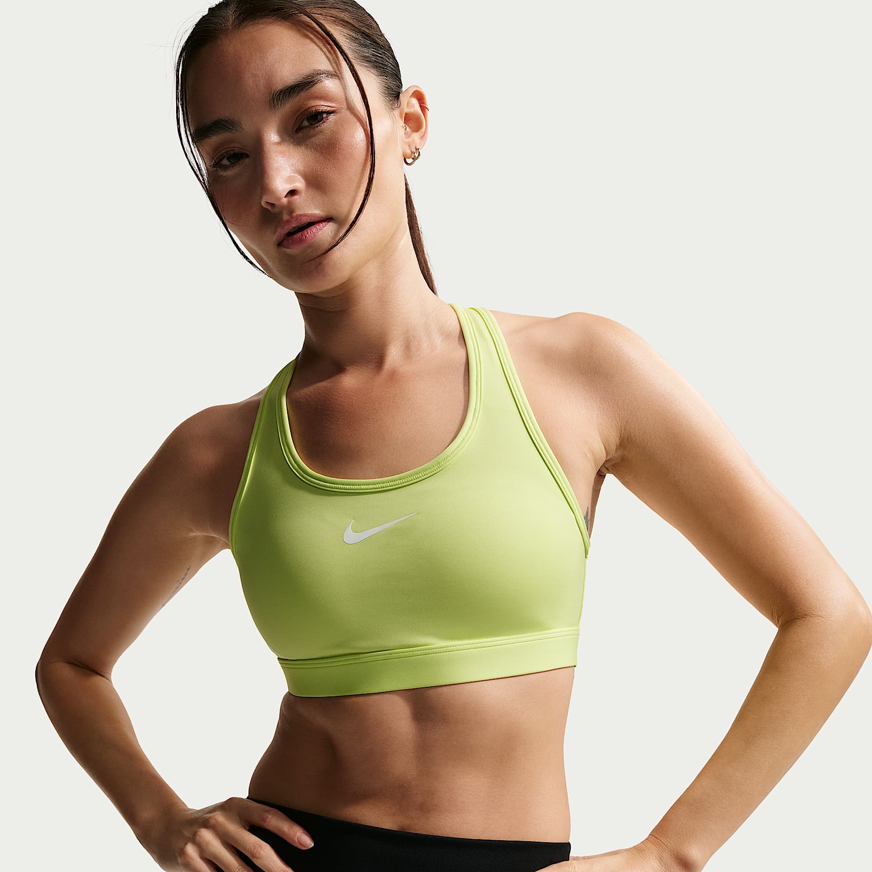 สปอร์ตบราผู้หญิงเสริมฟองน้ำ Nike Swoosh Medium Support