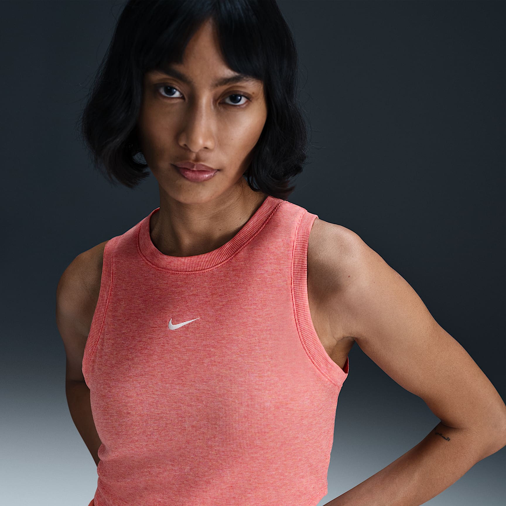 Camiseta de tirantes de tela de canalé pequeña ajustada cropped para mujer Nike Sportswear Chill Knit