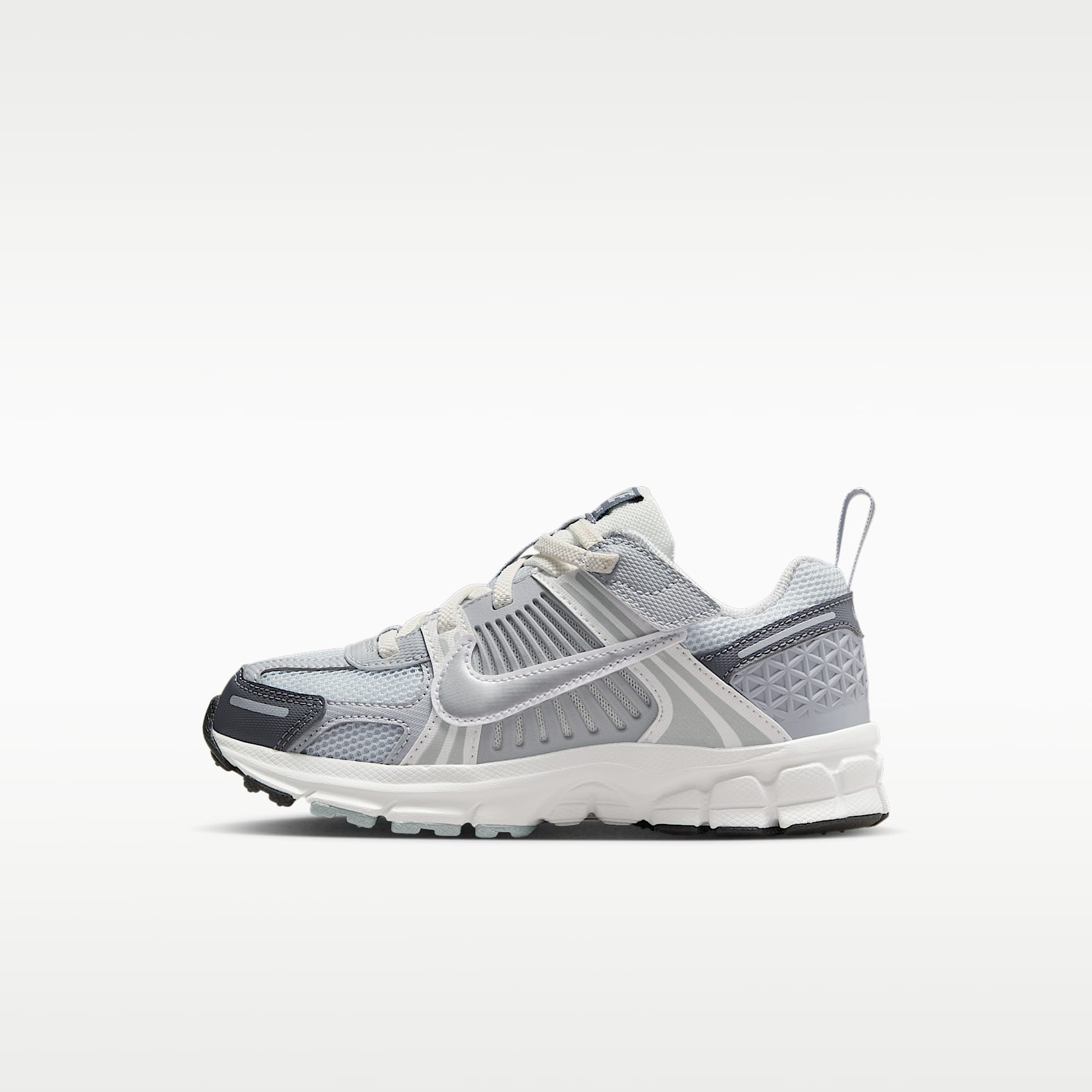 Nike Vomero 5 Younger Kids' Shoes with Reflective Design Accents. Nike PT