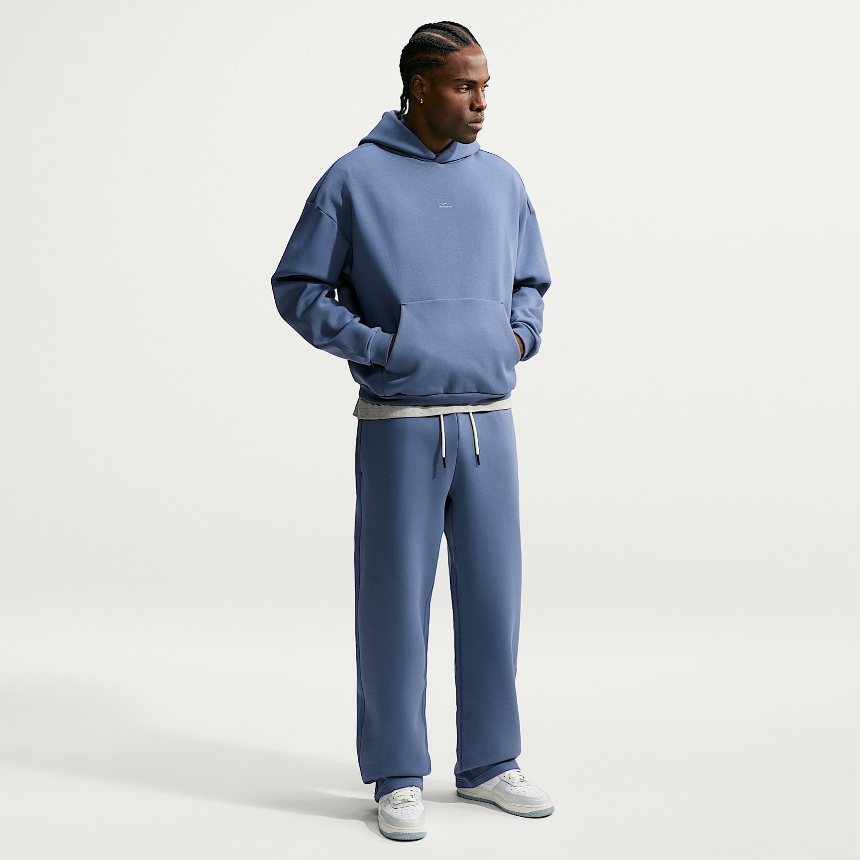 Pants de básquetbol Therma-FIT cepillados con dobladillo abierto para hombre Nike Standard Issue
