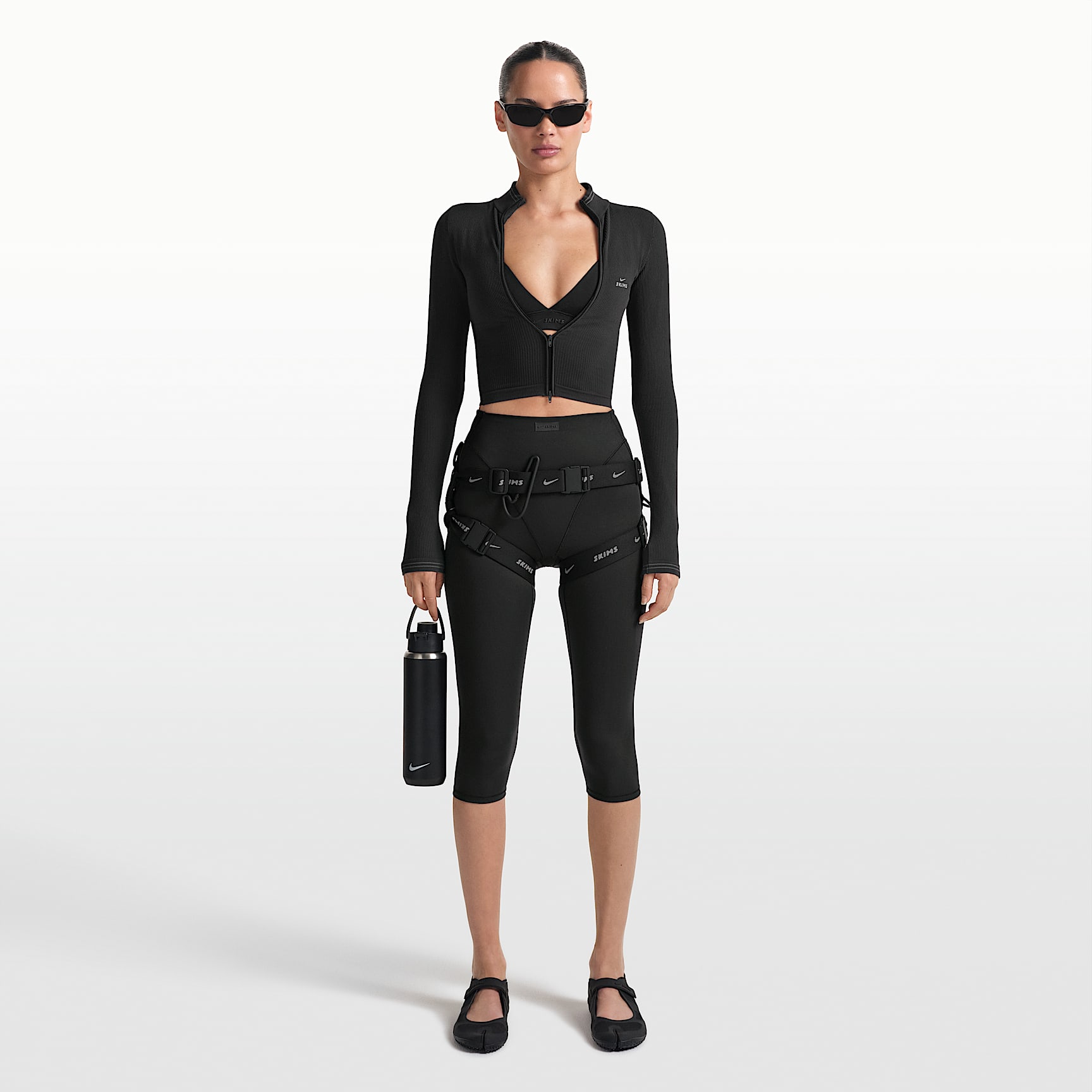 NikeSKIMS Matte Women's V-Panel 43m (approx.) Cropped Leggings