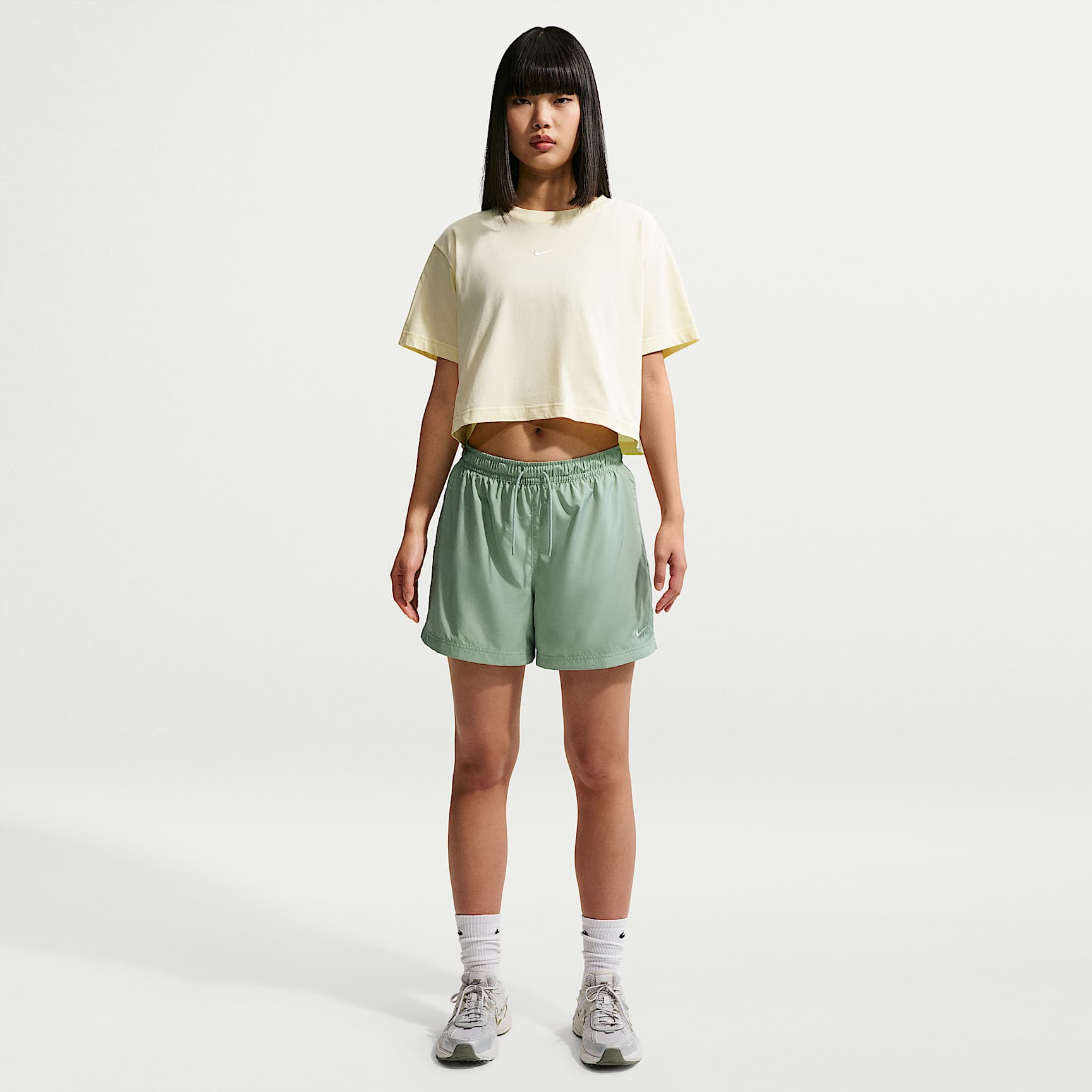 Shorts de tiro medio para mujer Nike Sportswear Classic Wovens