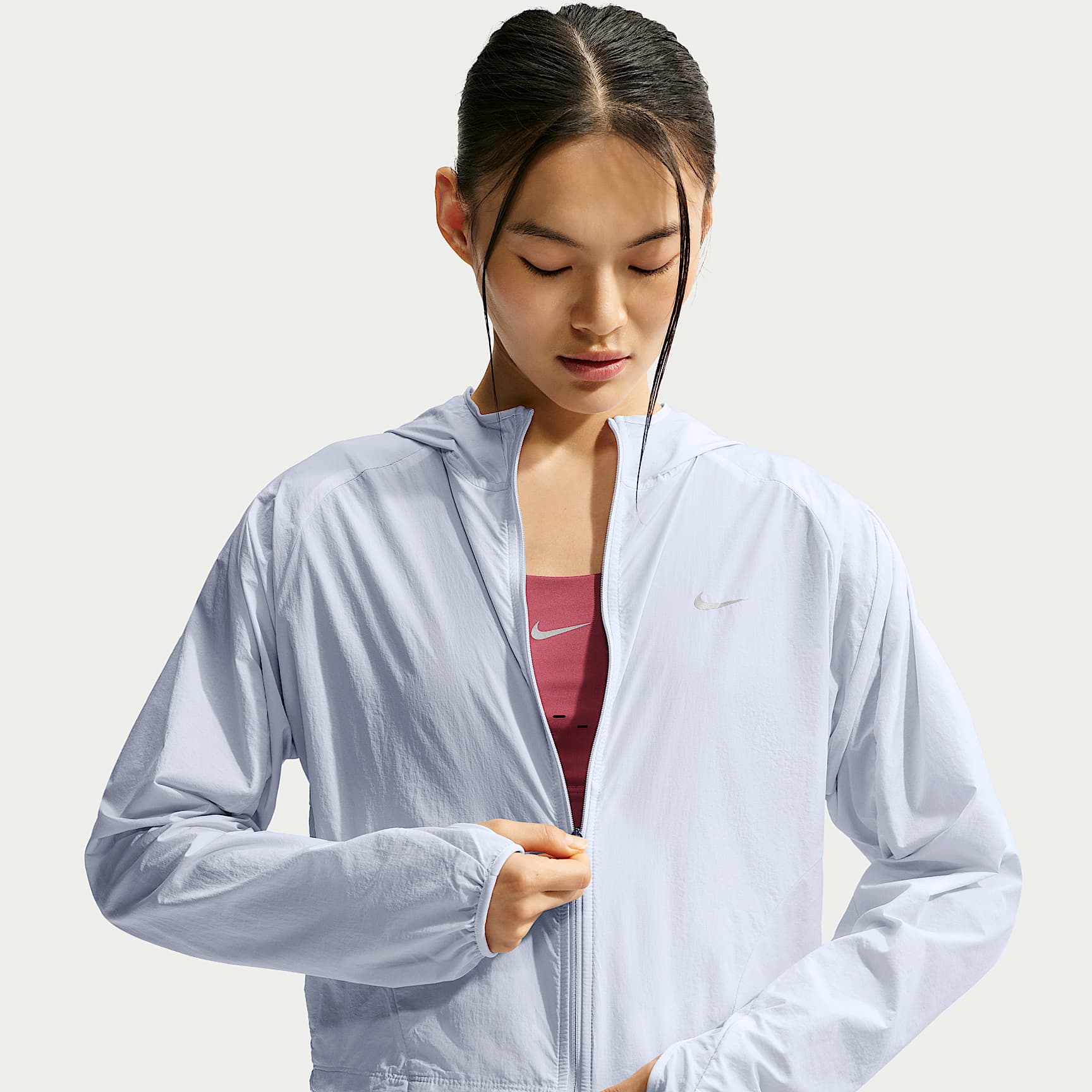 Chamarra de correr Repel de corte cuadrado con protección contra los rayos UV para mujer Nike Tempo