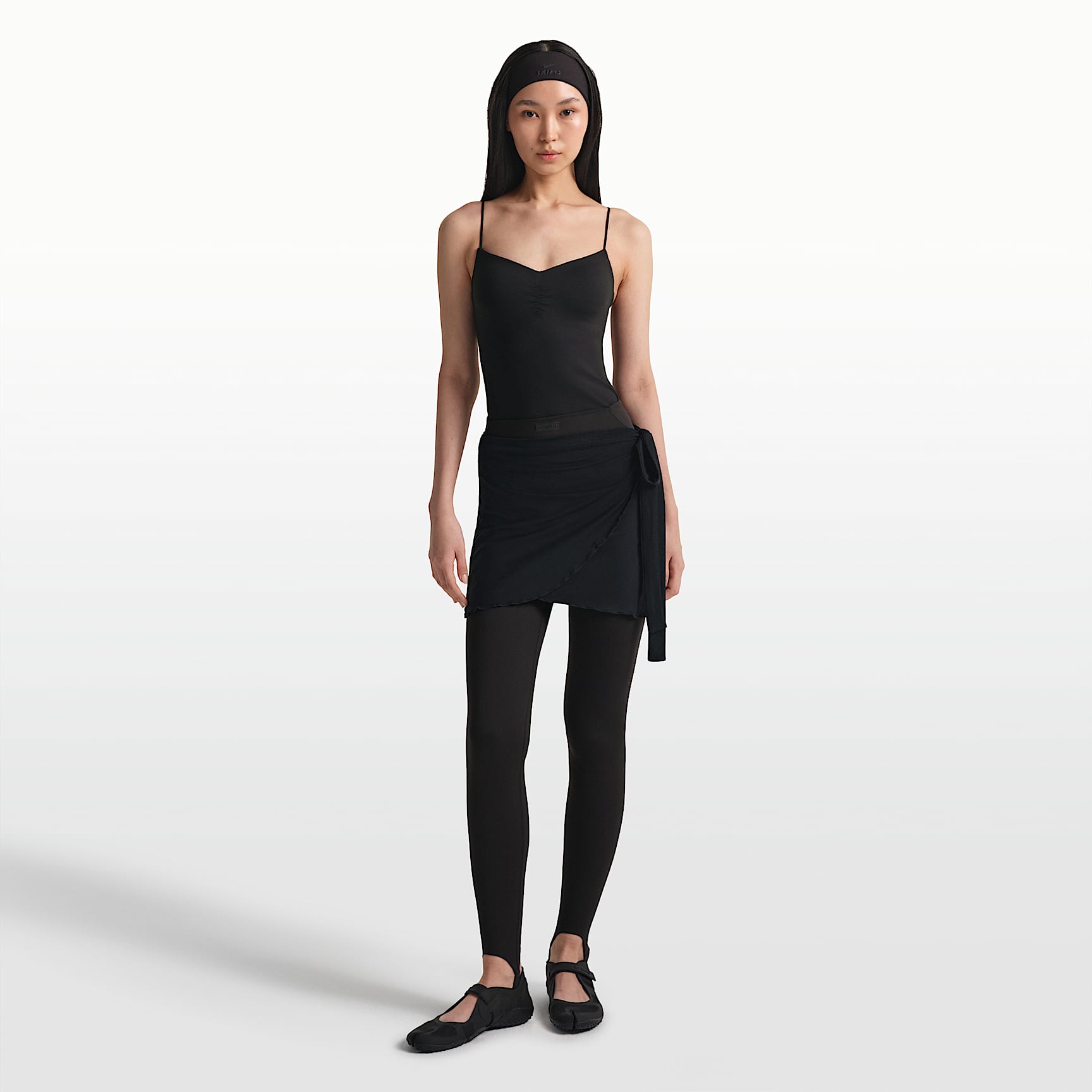 NikeSKIMS Matte Women's V-Panel Stirrup Leggings