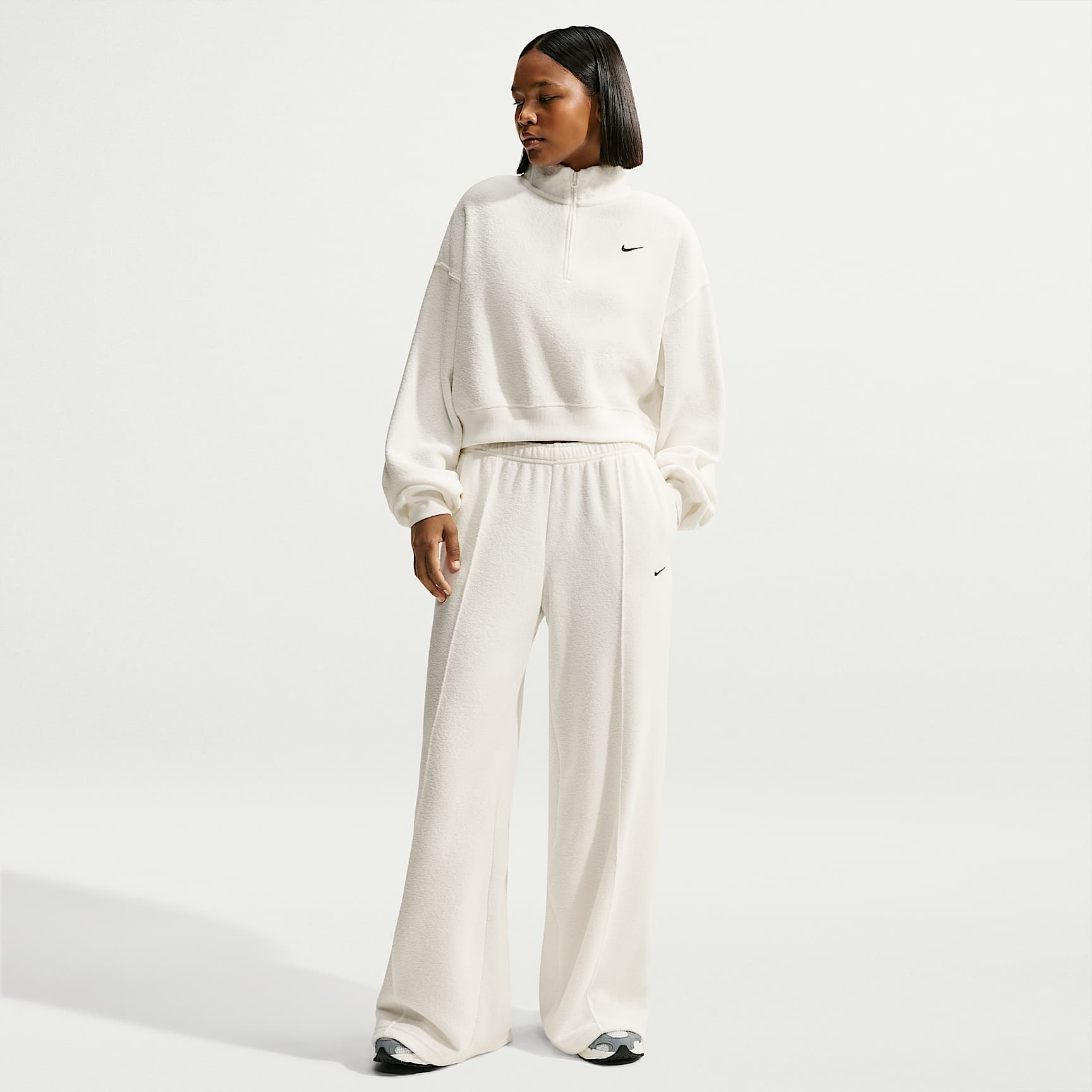 Nike Studio Fleece Medium-Weight Plush Women's Mid-Rise Wide-Leg Pants