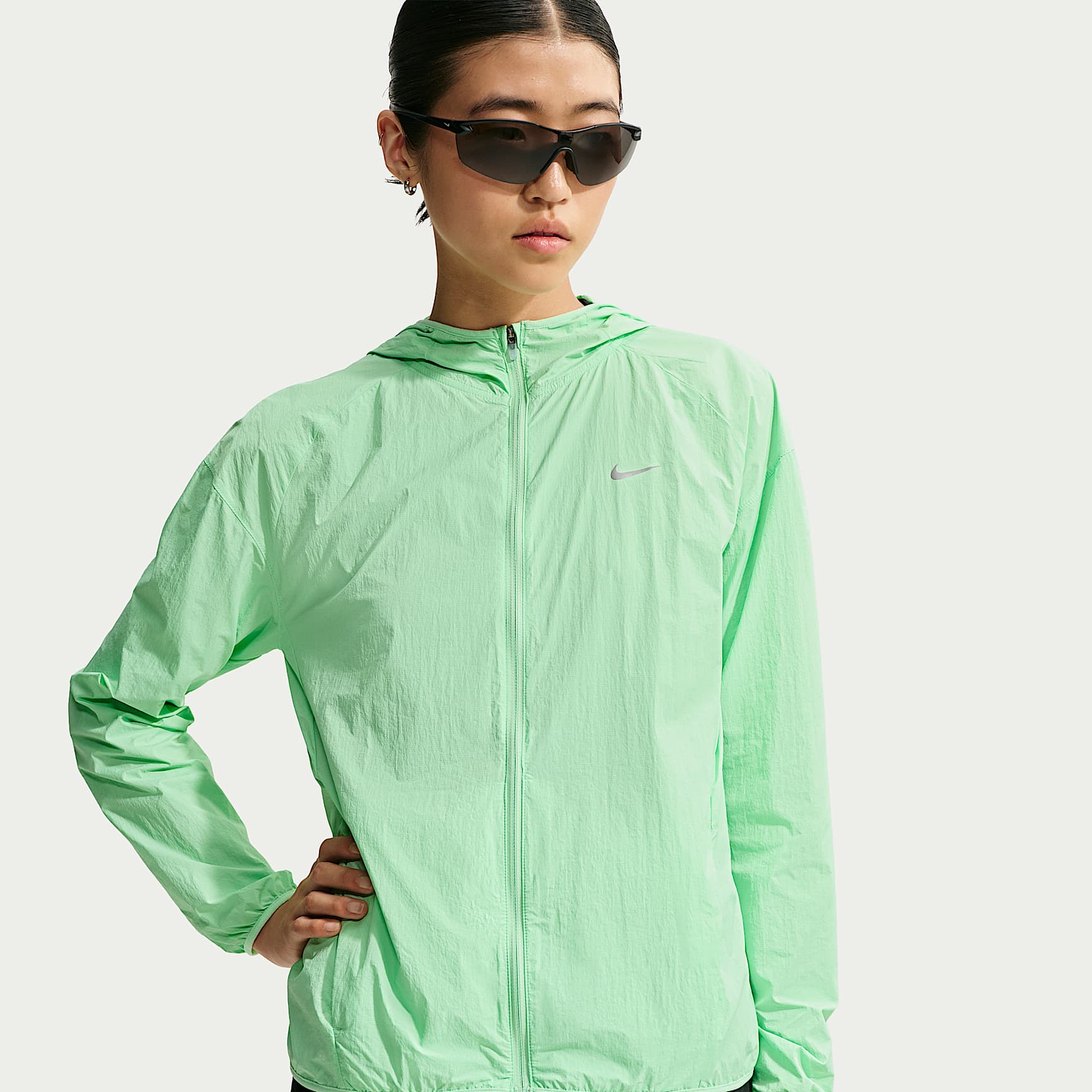 เสื้อแจ็คเก็ตวิ่งน้ำหนักเบาป้องกัน UV ผู้หญิง Nike Tempo