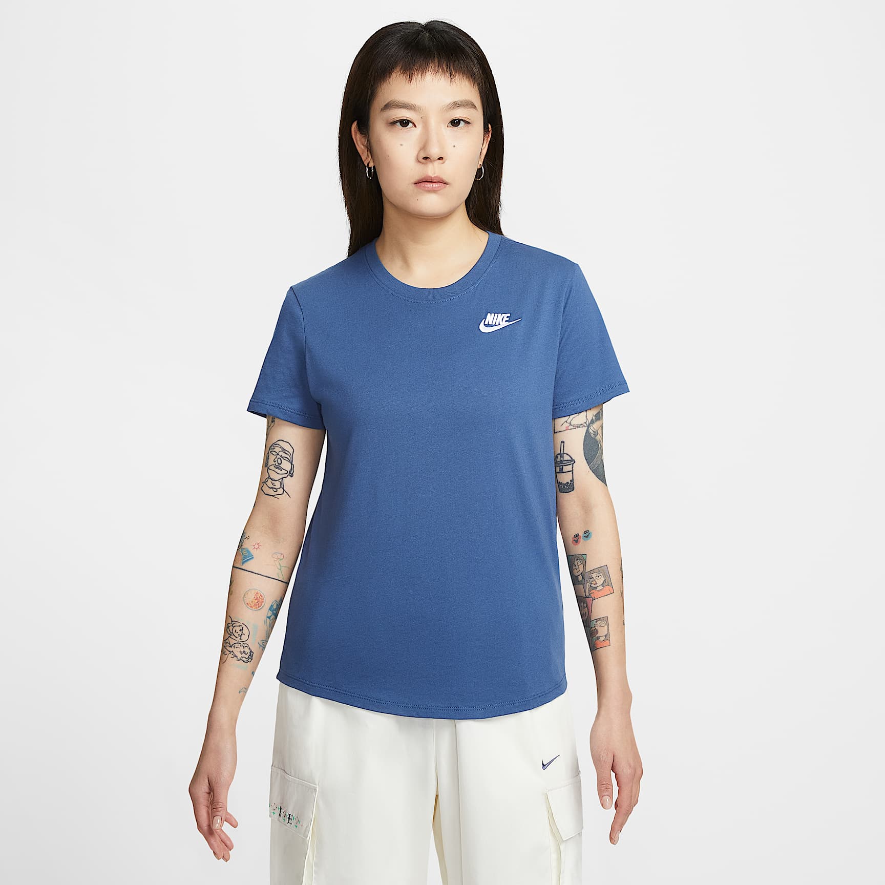เสื้อยืดผู้หญิง Nike Sportswear Club Essentials