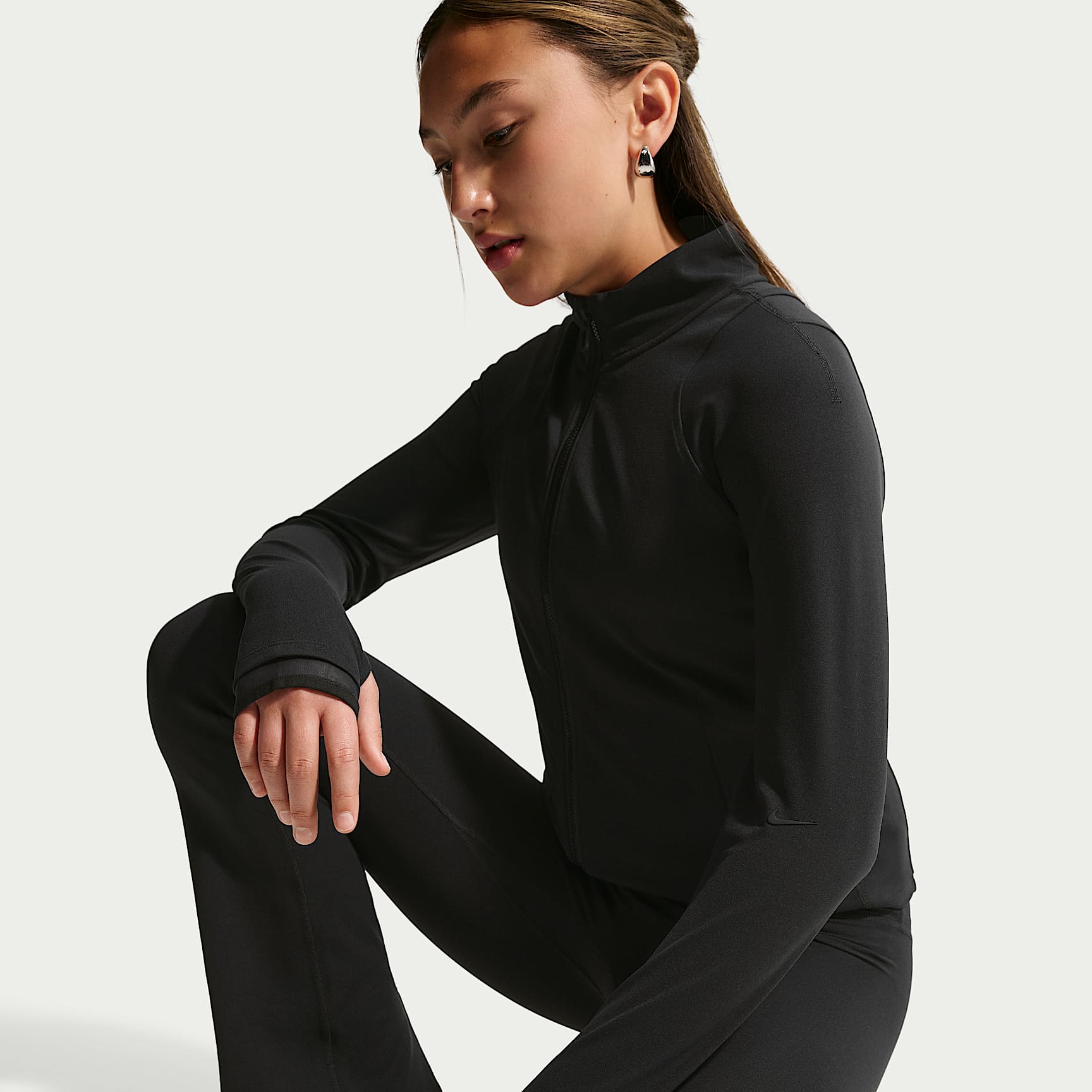 Εφαρμοστή μακρυμάνικη μπλούζα Nike Mavn Dri-FIT με φερμουάρ σε όλο το μήκος για κορίτσια