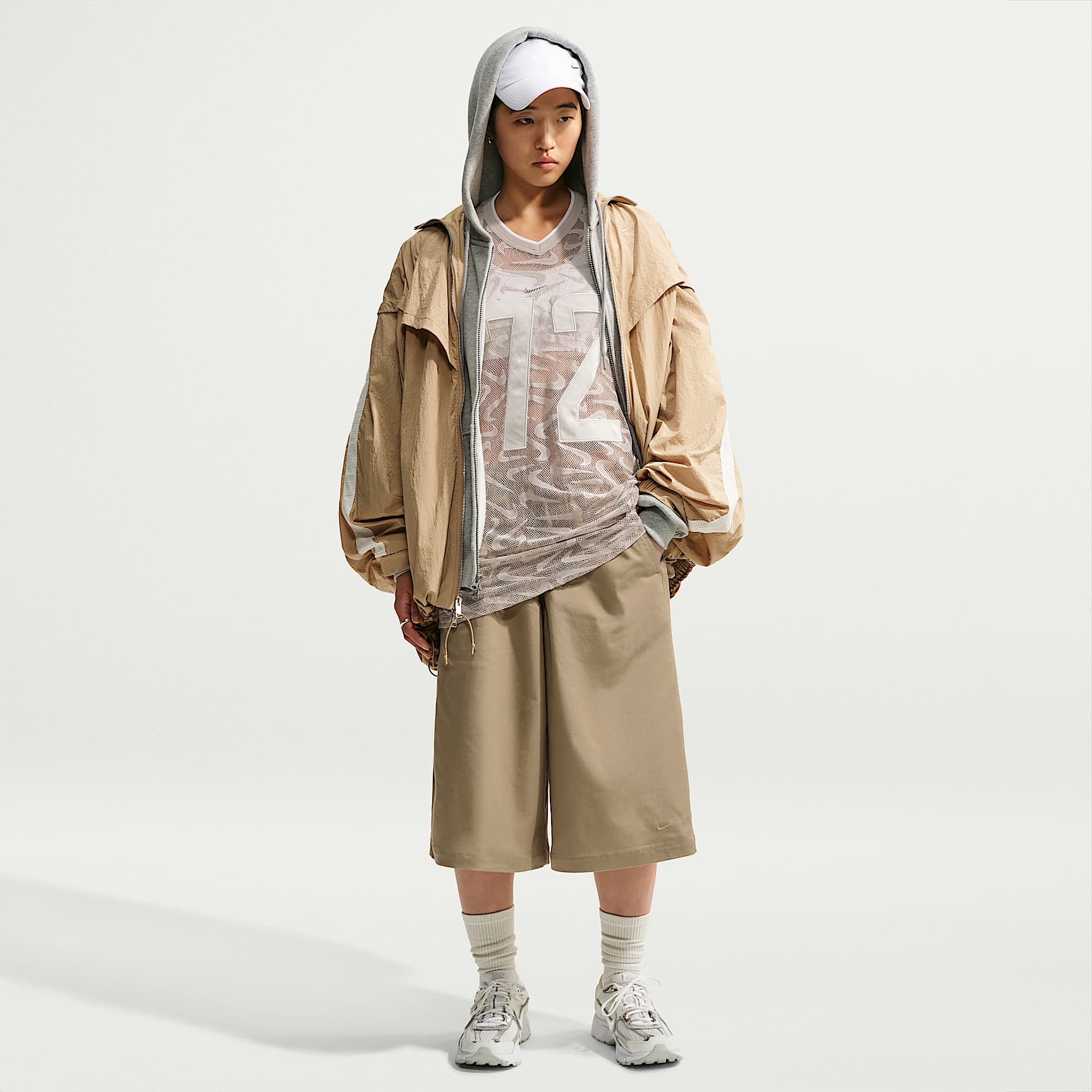 Nike Sportswear 女款寬版中腰傘兵短褲