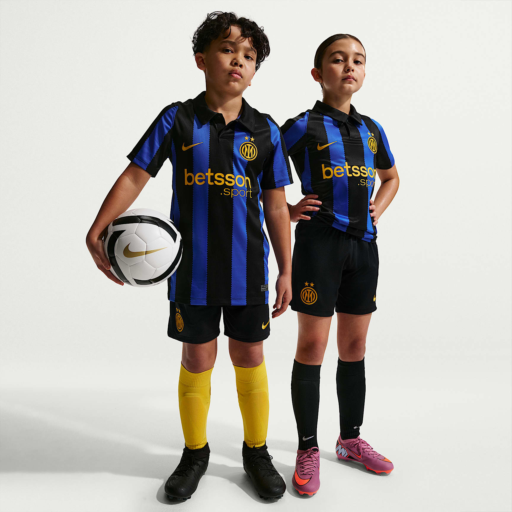 Inter Milan 2026/27 Stadium Home Older Kids' Nike Dri-FIT Football Replica Shorts