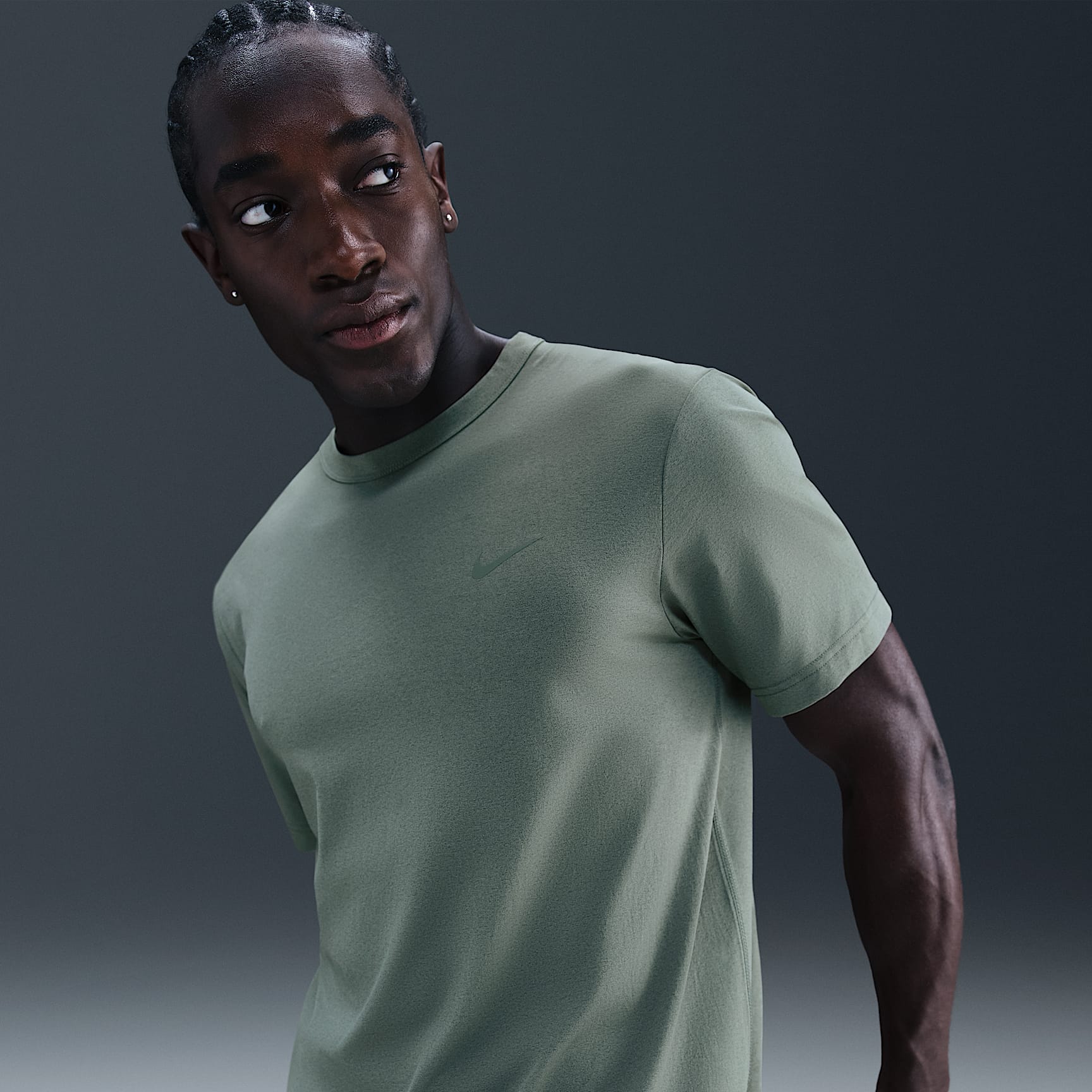 Nike Dri-FIT UV Hyverse 男款短袖健身上衣